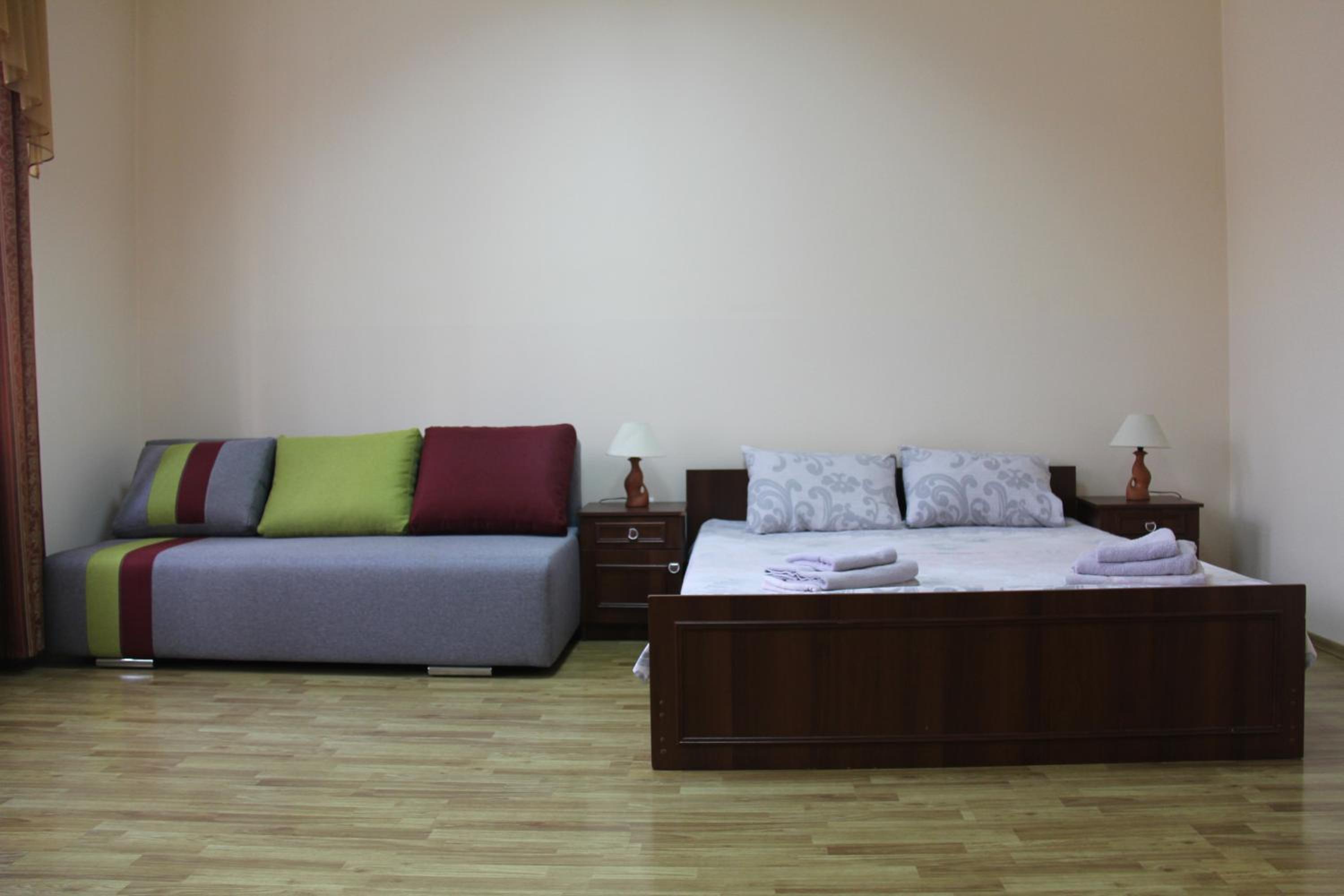 Apartments Domovik ,Kirilla i Mefodiya, 5