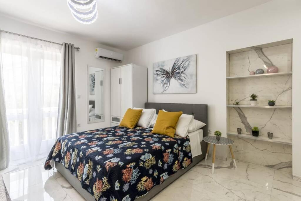Royal Platinum Studio Apartment view 3
