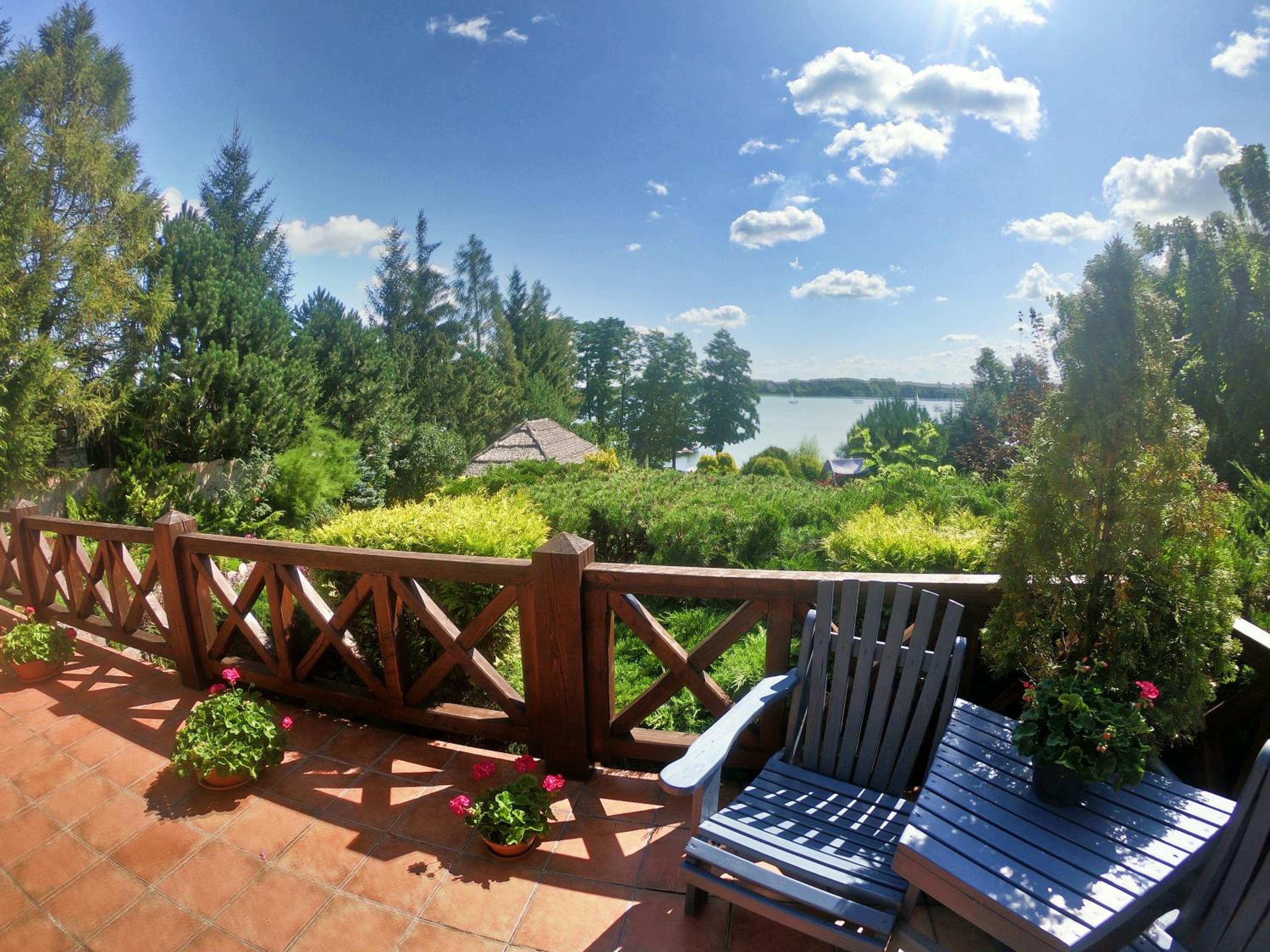 Family Lake House view 3