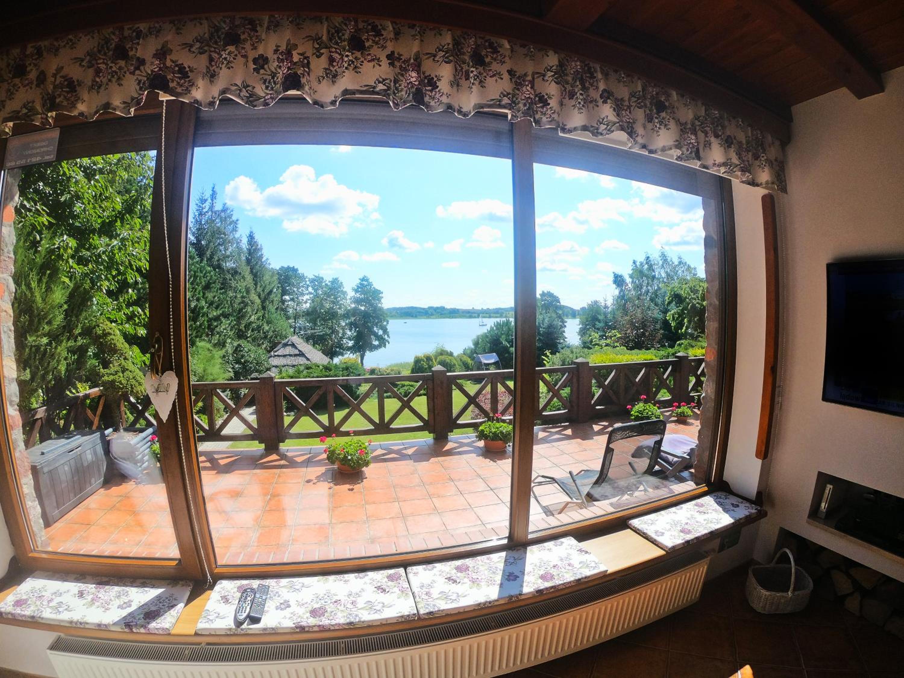 Family Lake House view 5