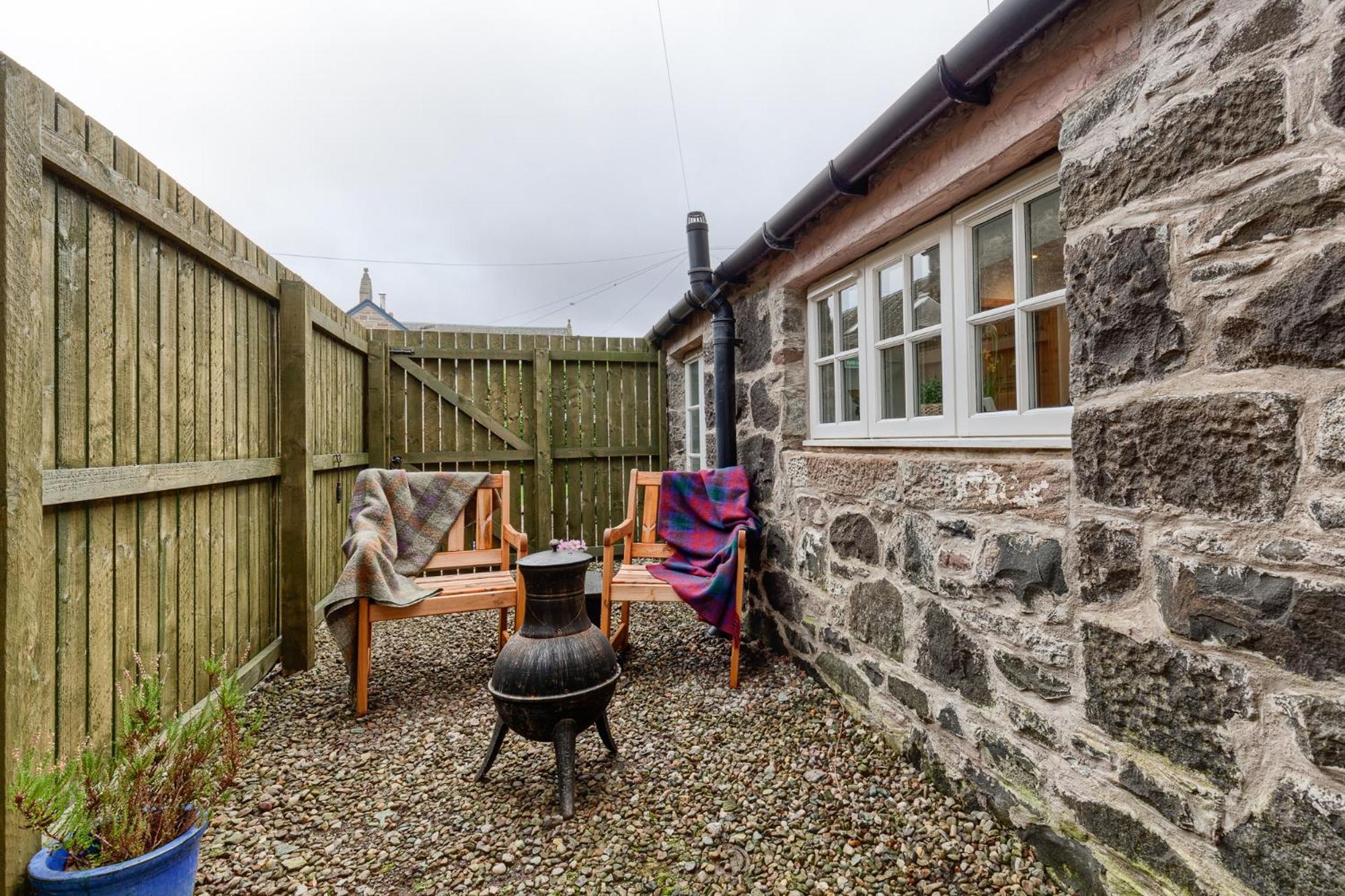 Dundas Flat, 1 bedroom, Comrie