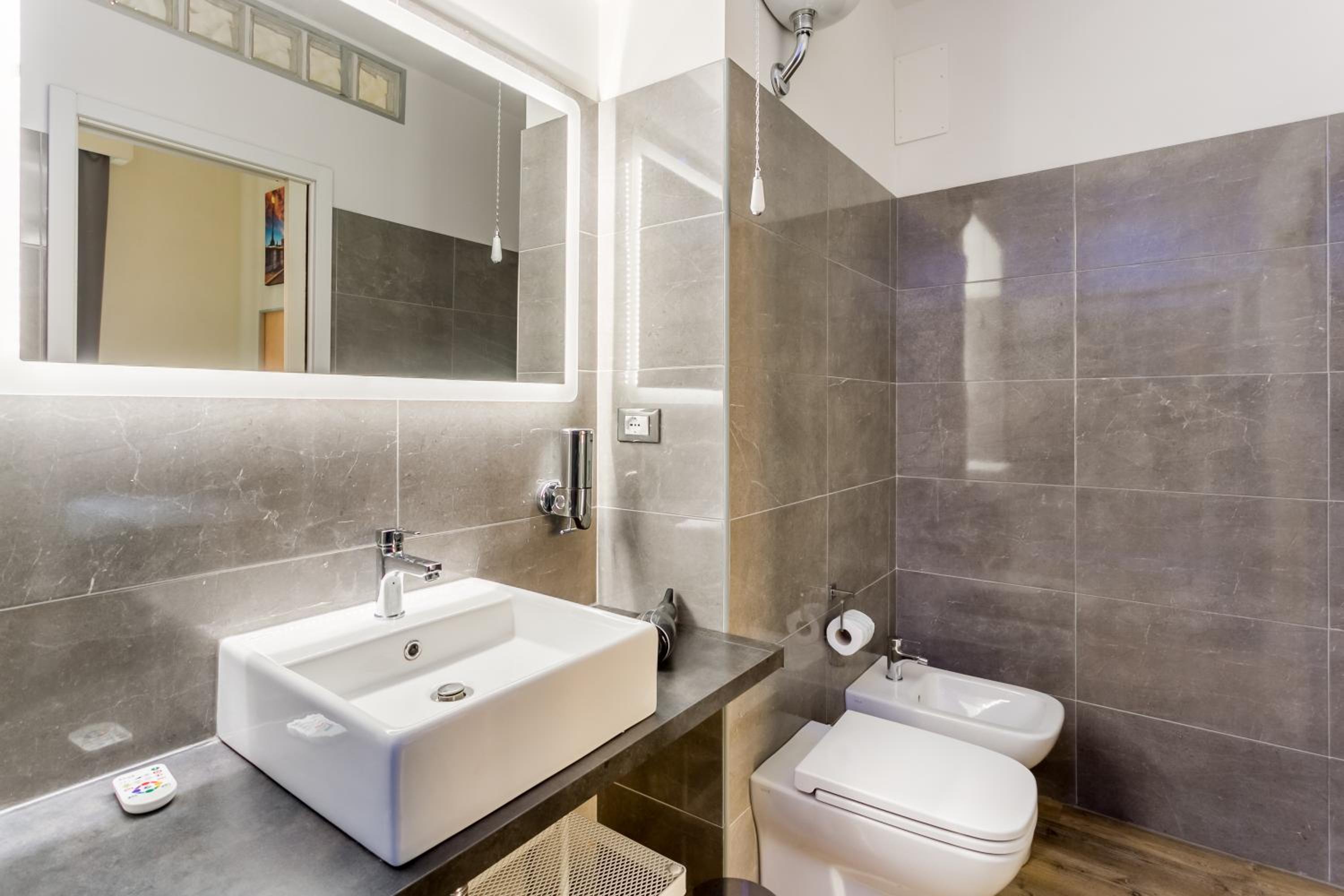 AmoRoma Suite