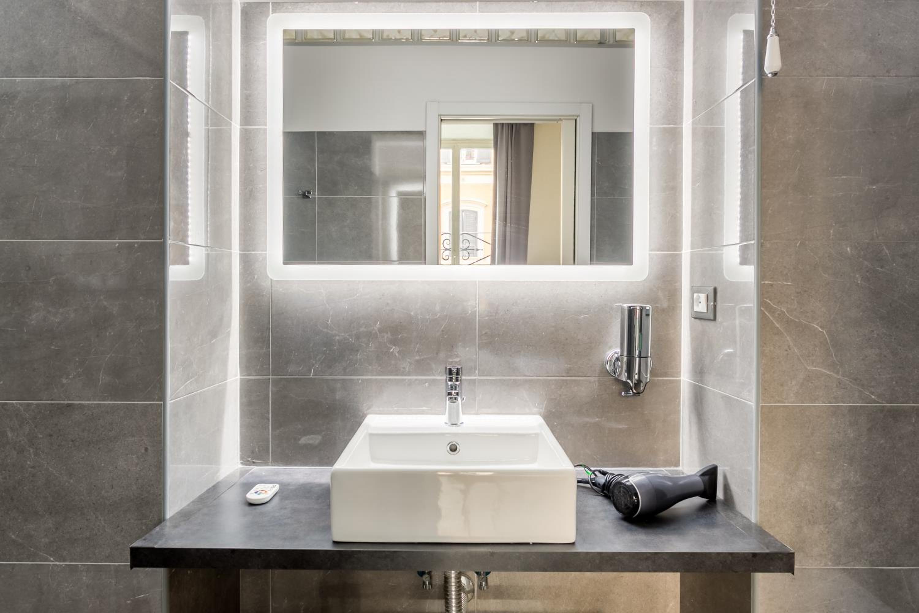AmoRoma Suite