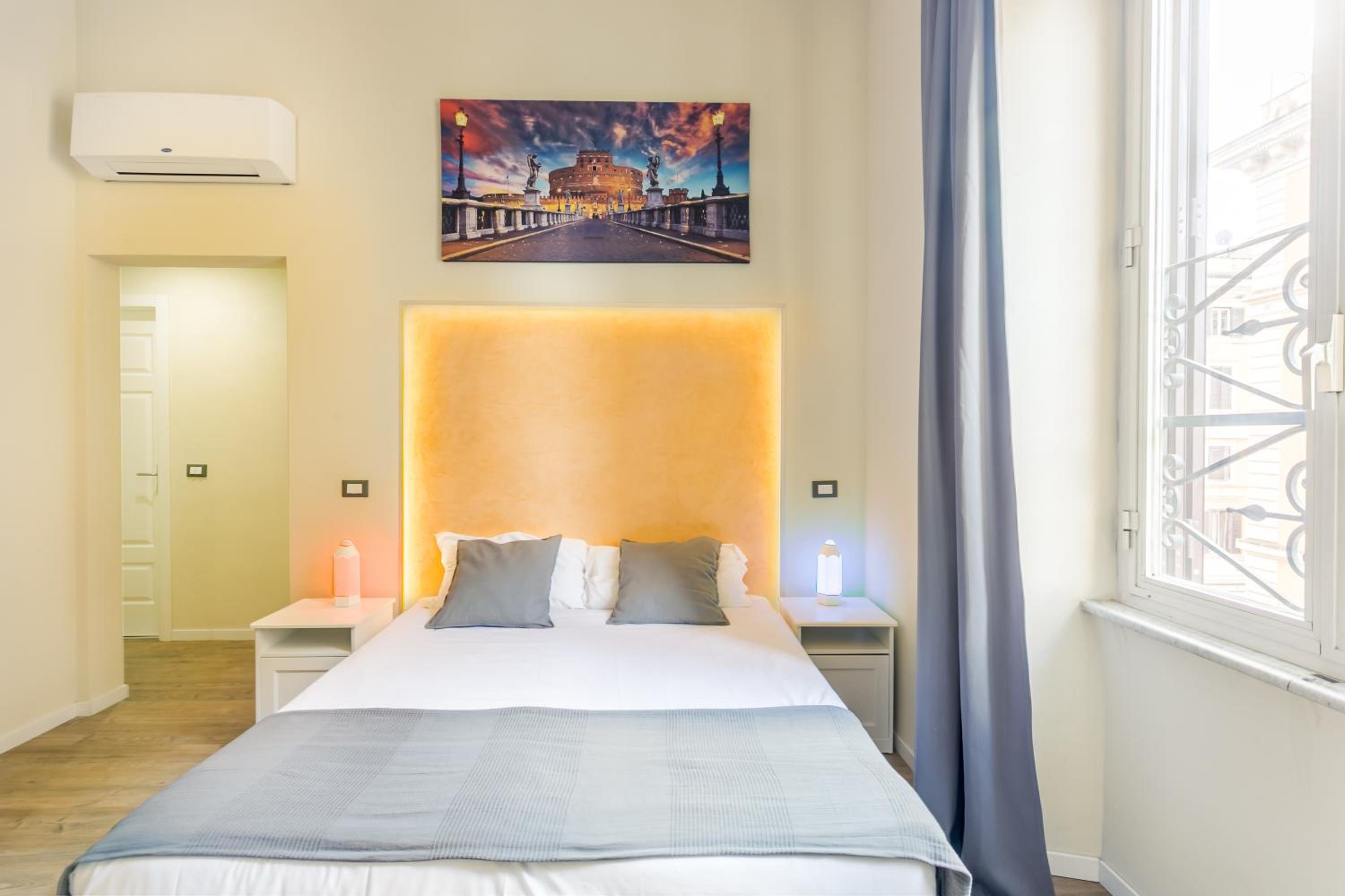 AmoRoma Suite