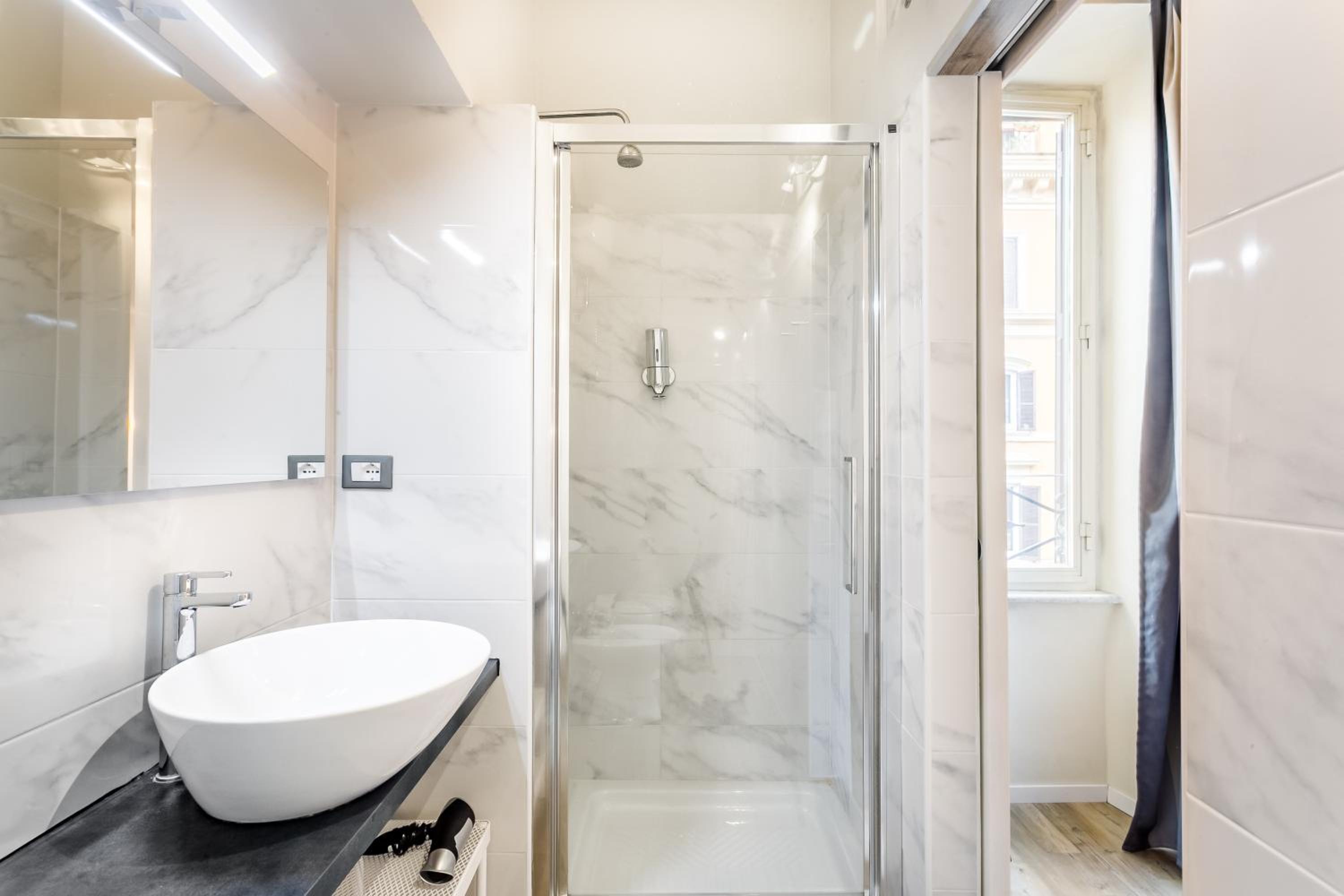 AmoRoma Suite