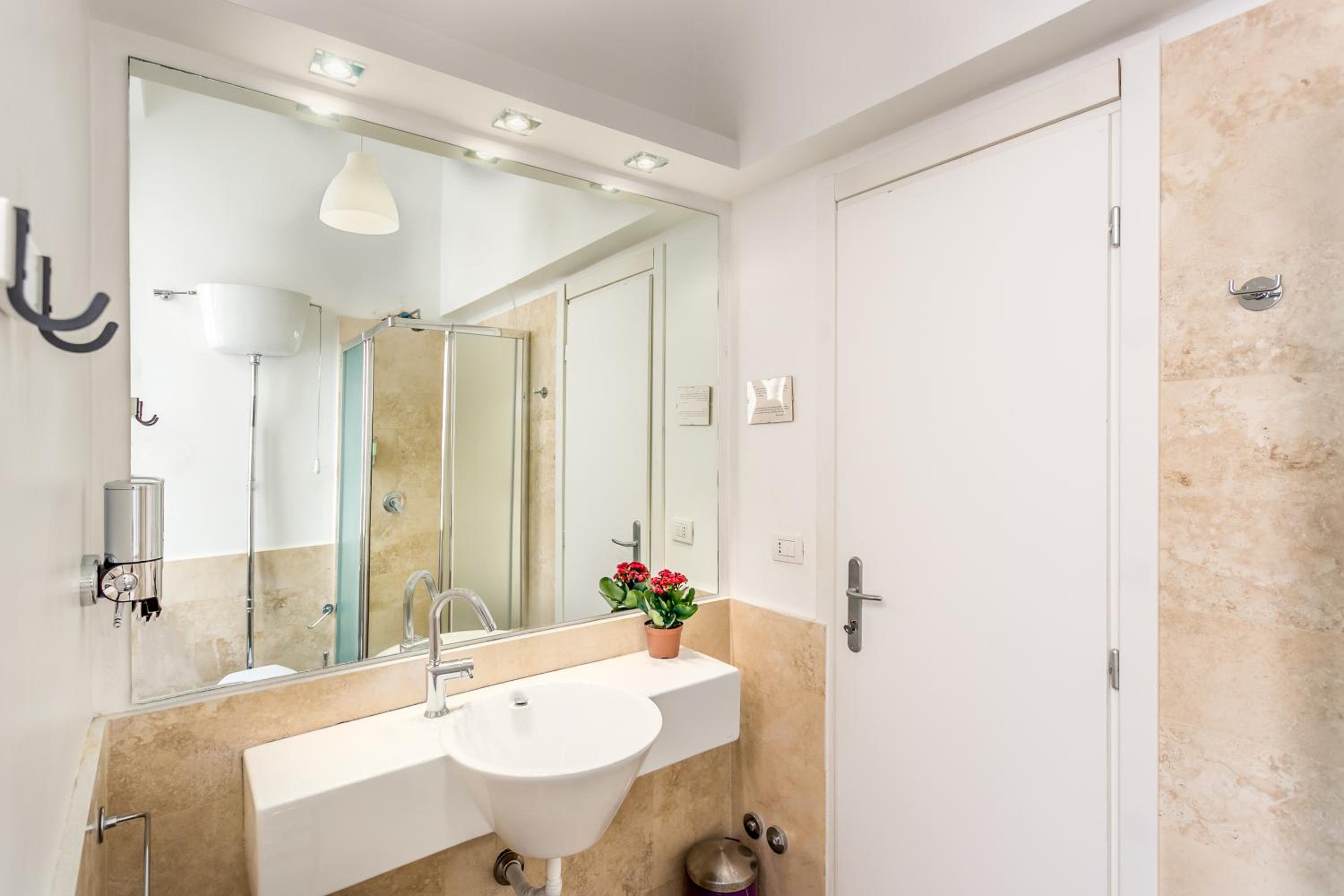 AmoRoma Suite
