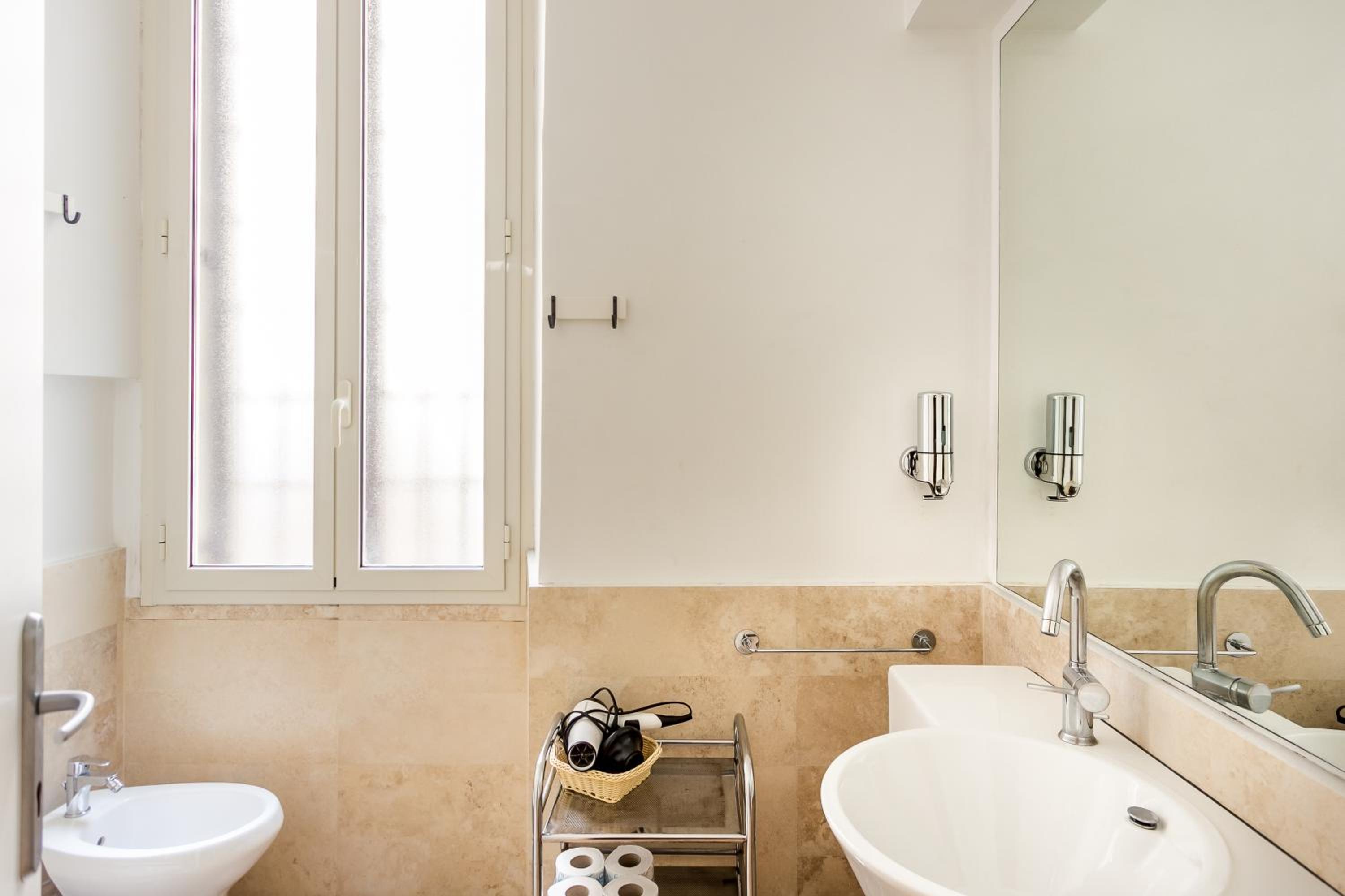 AmoRoma Suite