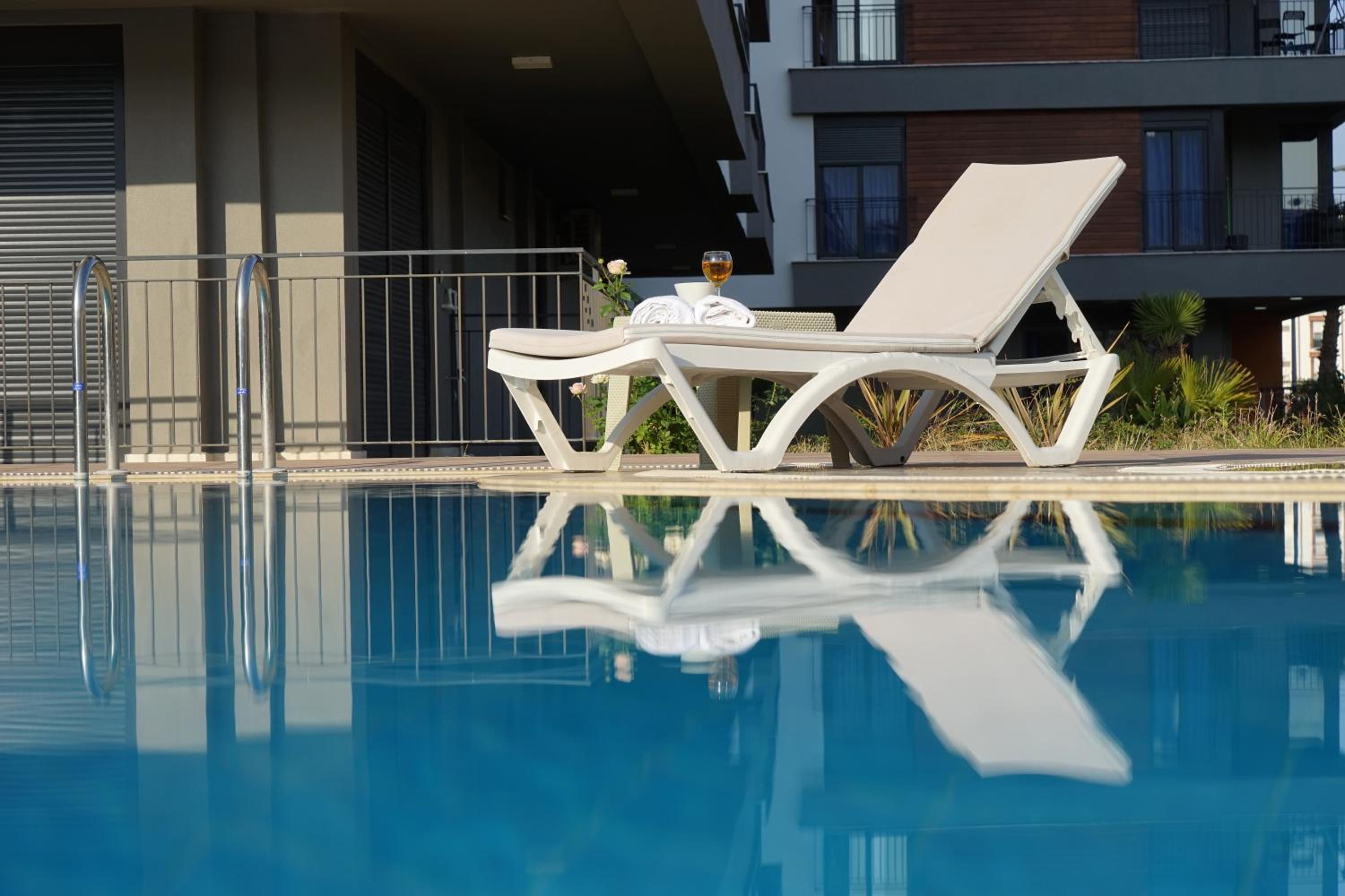 MENE SUITES - Image 6