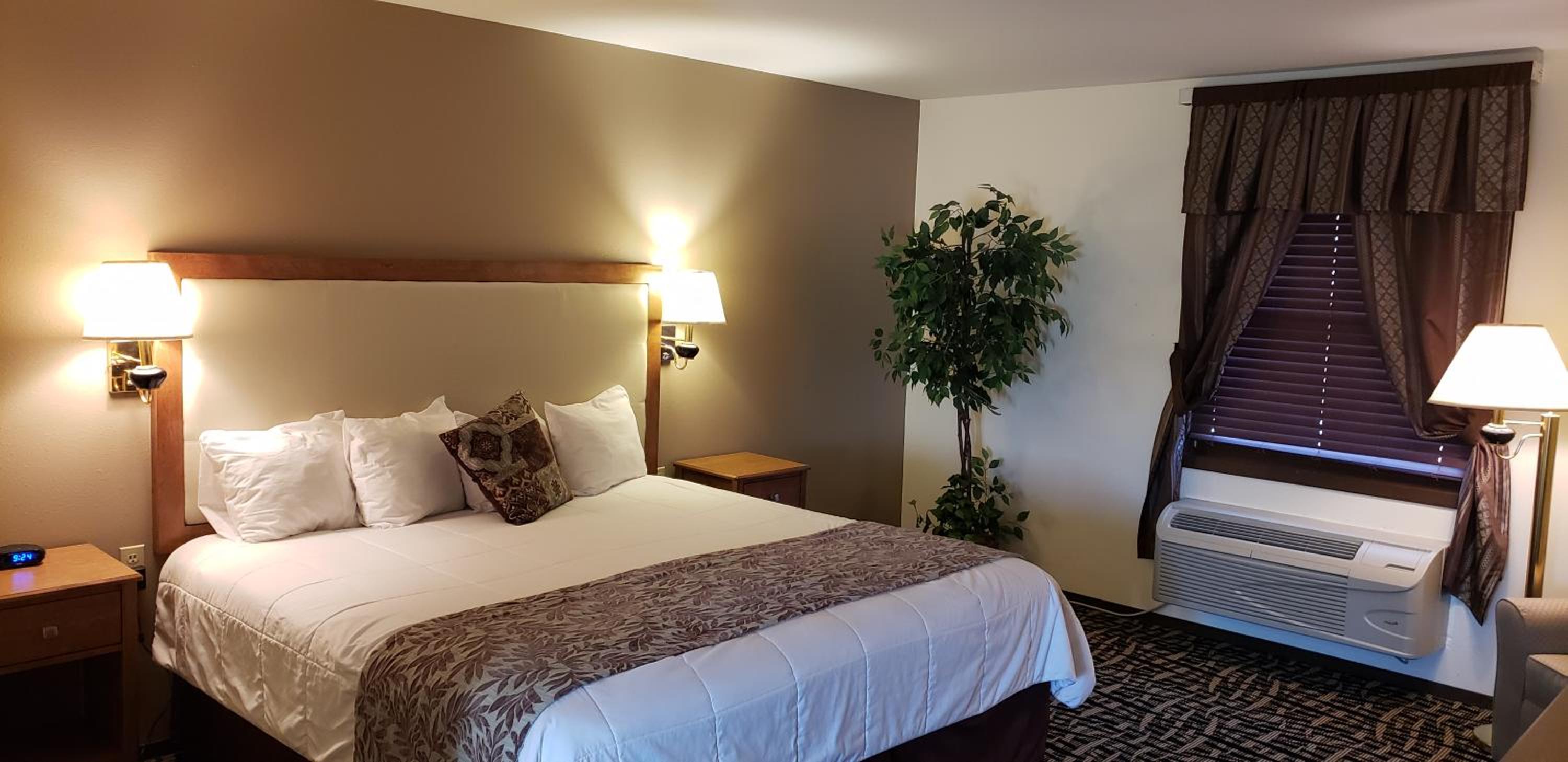 Stagecoach Inn & Suites