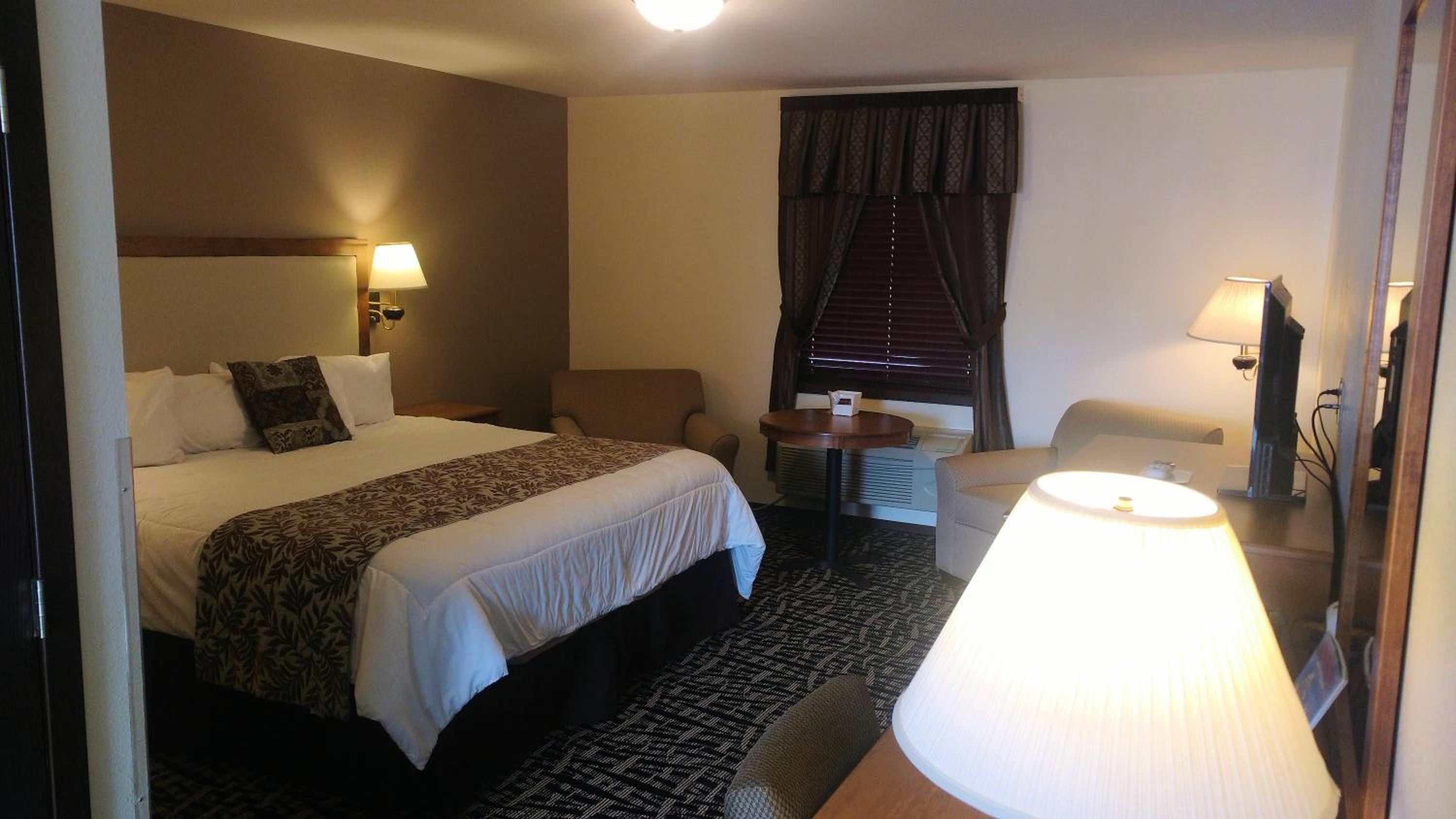 Stagecoach Inn & Suites
