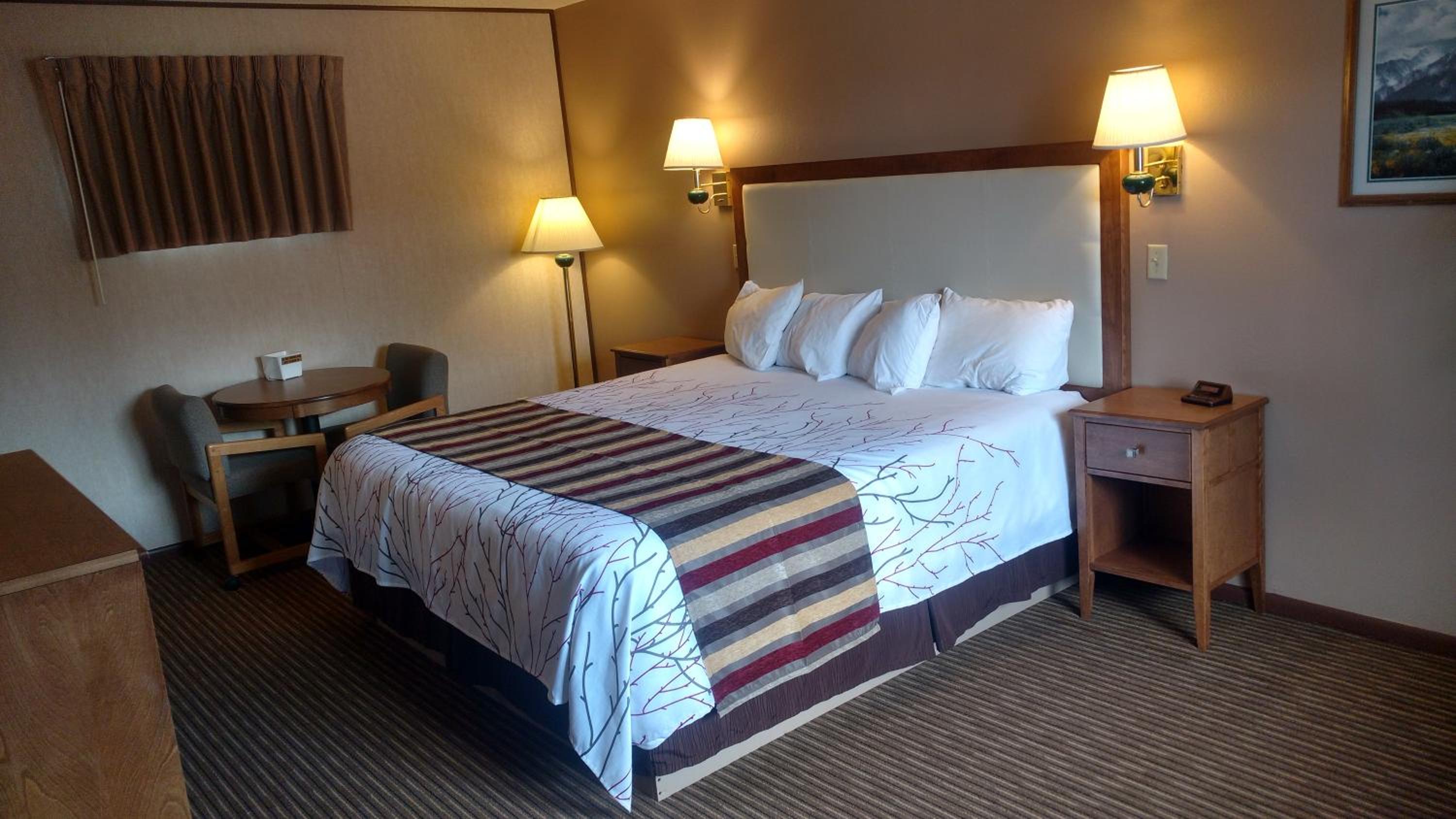 Stagecoach Inn & Suites