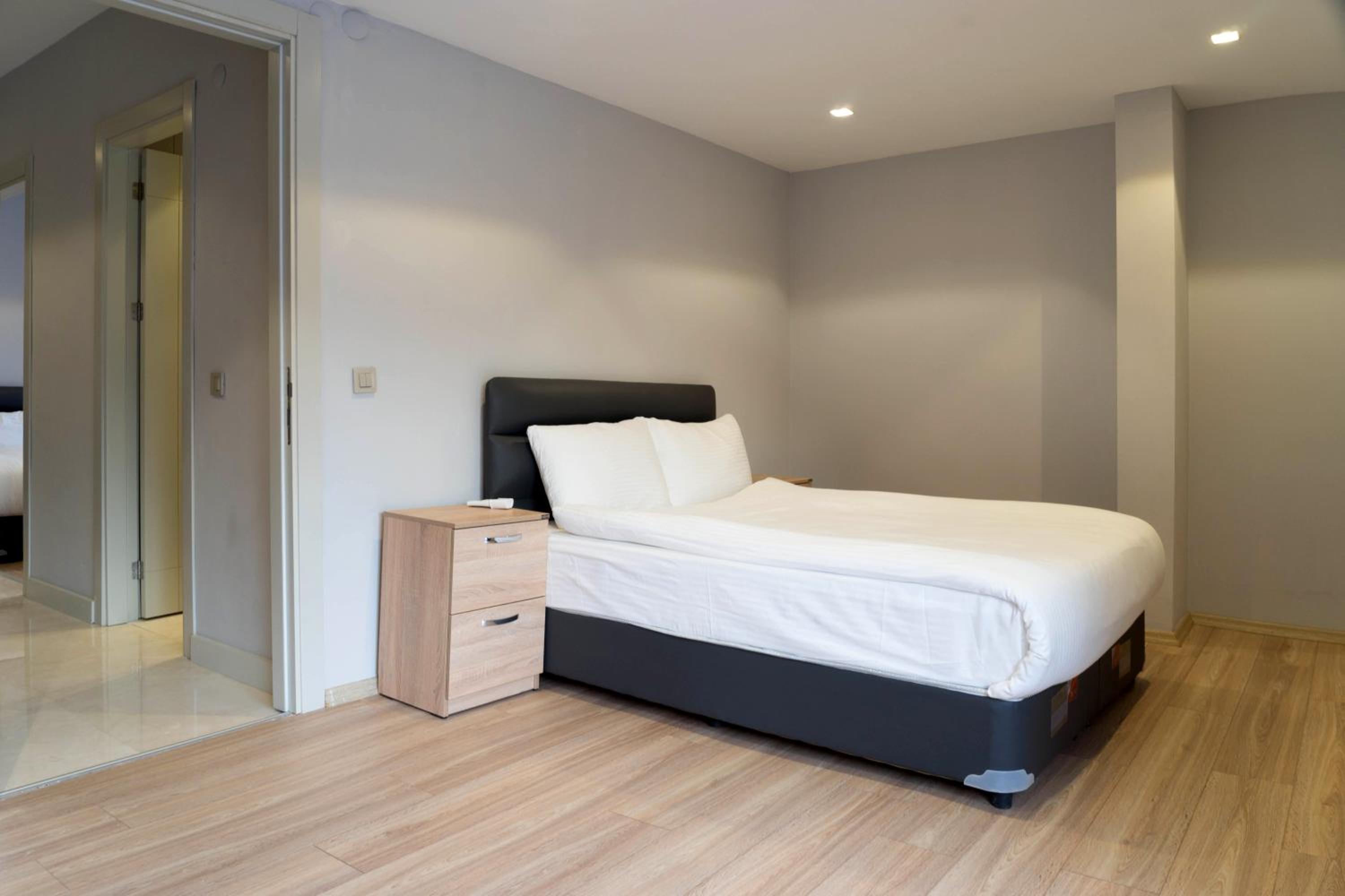 MENE SUITES - Image 30