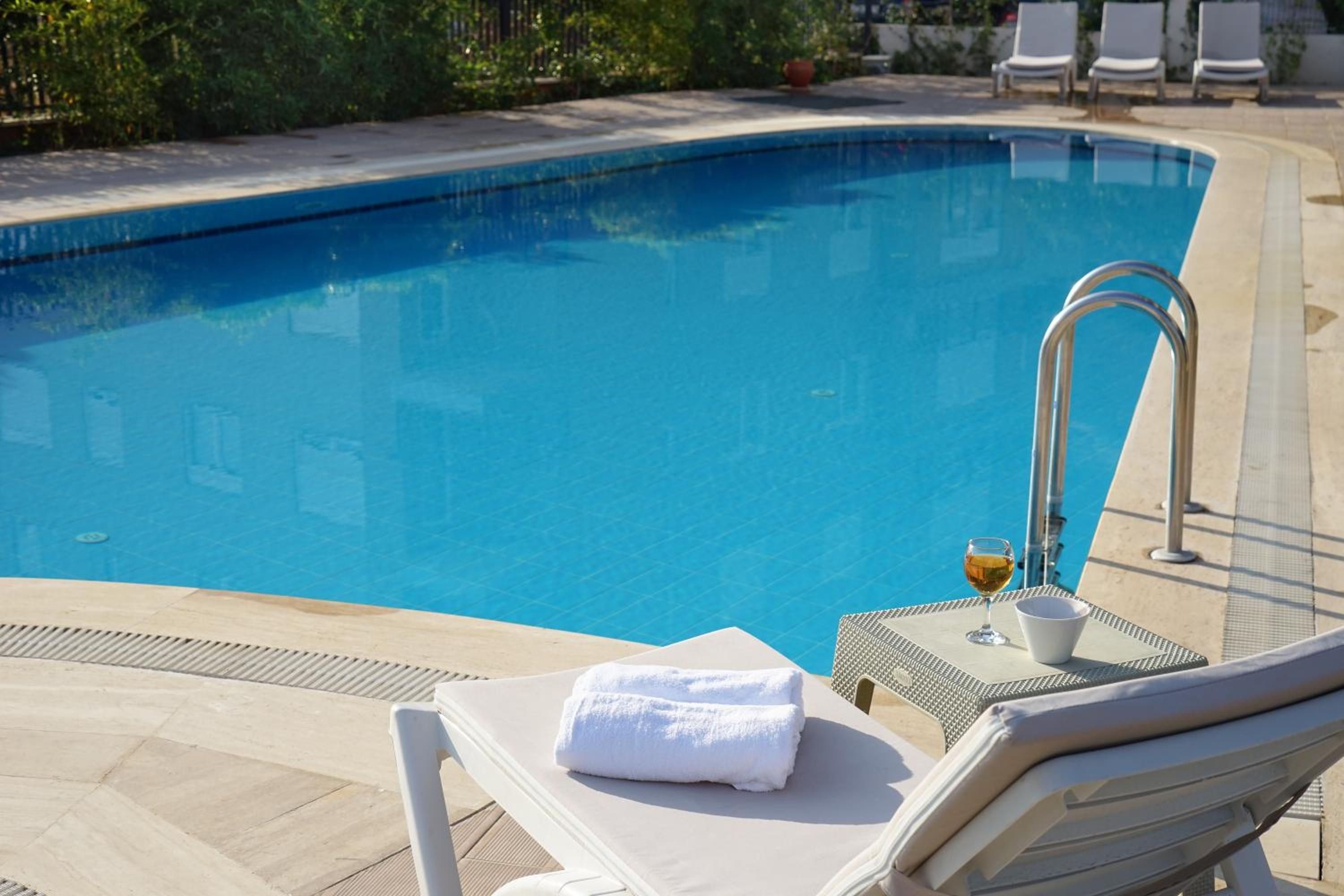 MENE SUITES - Image 9