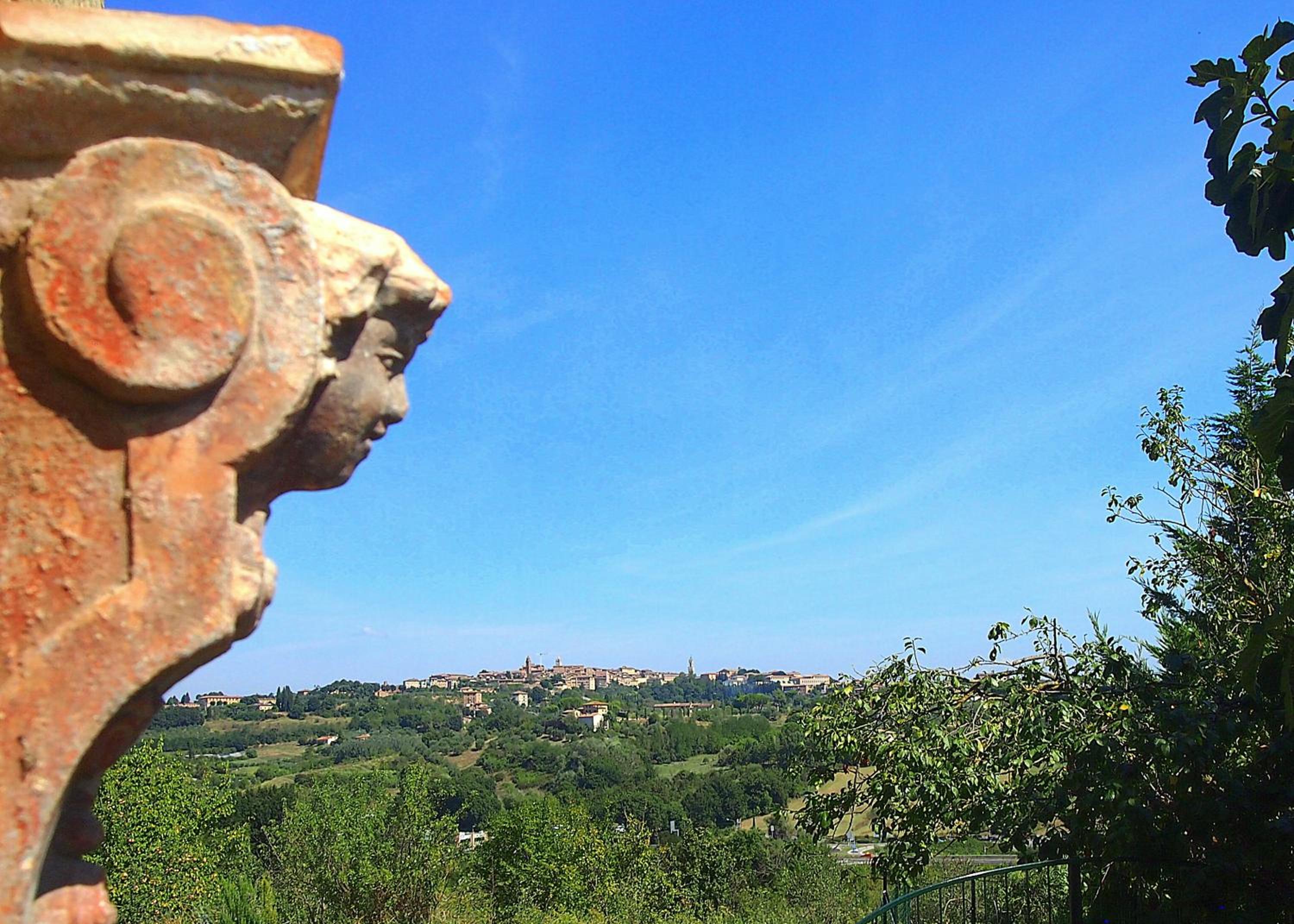 Nell'Antica Torre di Fronte a Siena photo 2