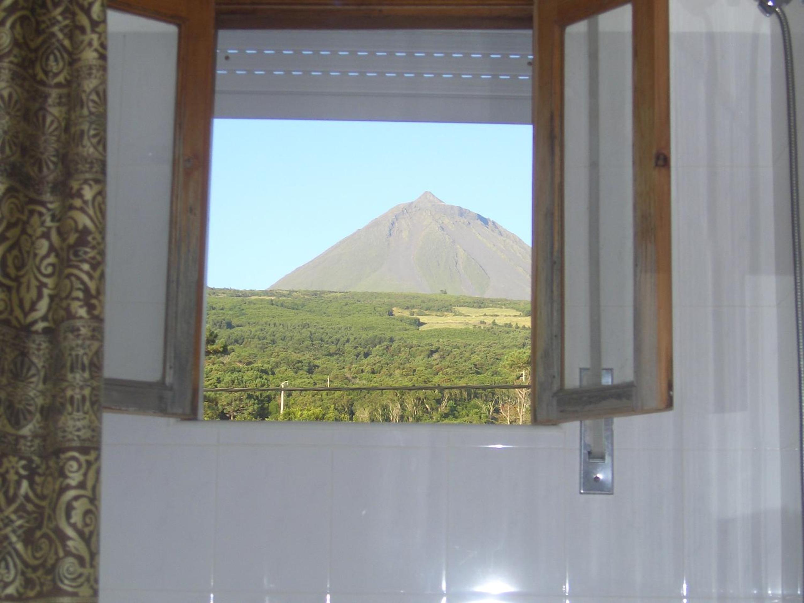 Holiday House, São Roque do Pico view 4