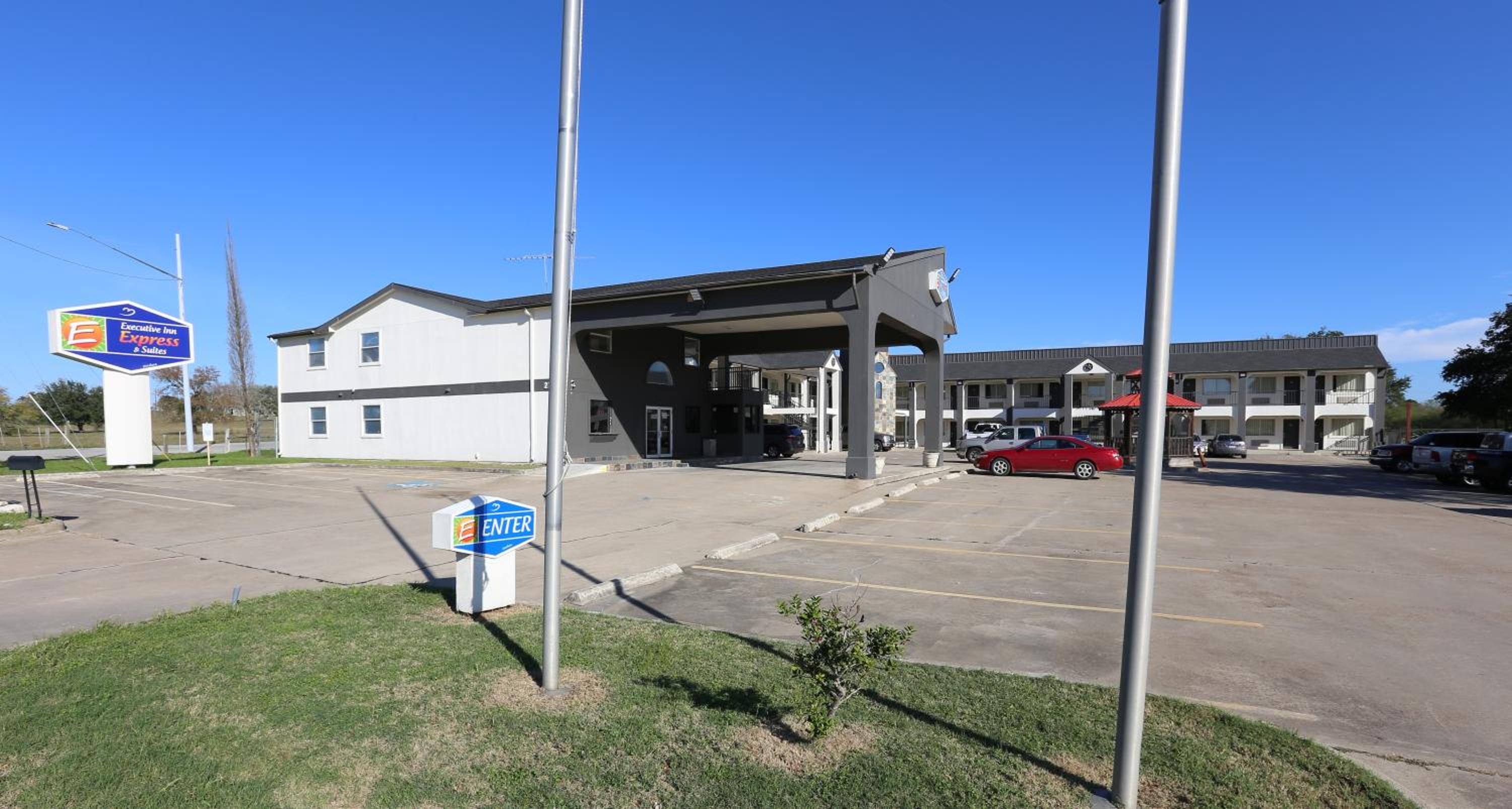 Executive Inn  Suites Cuero - Property Image 1