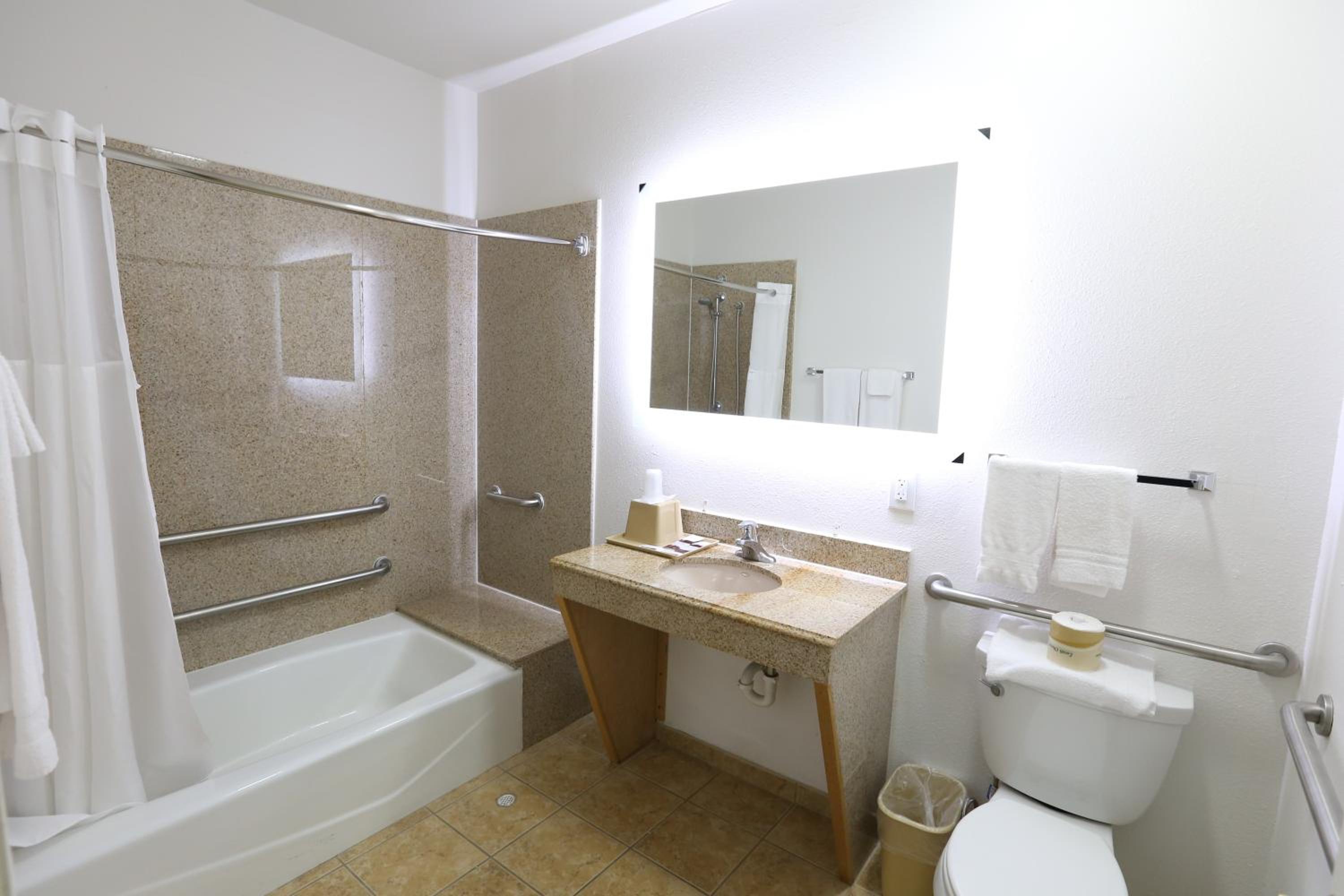 Executive Inn  Suites Cuero - Property Image 21