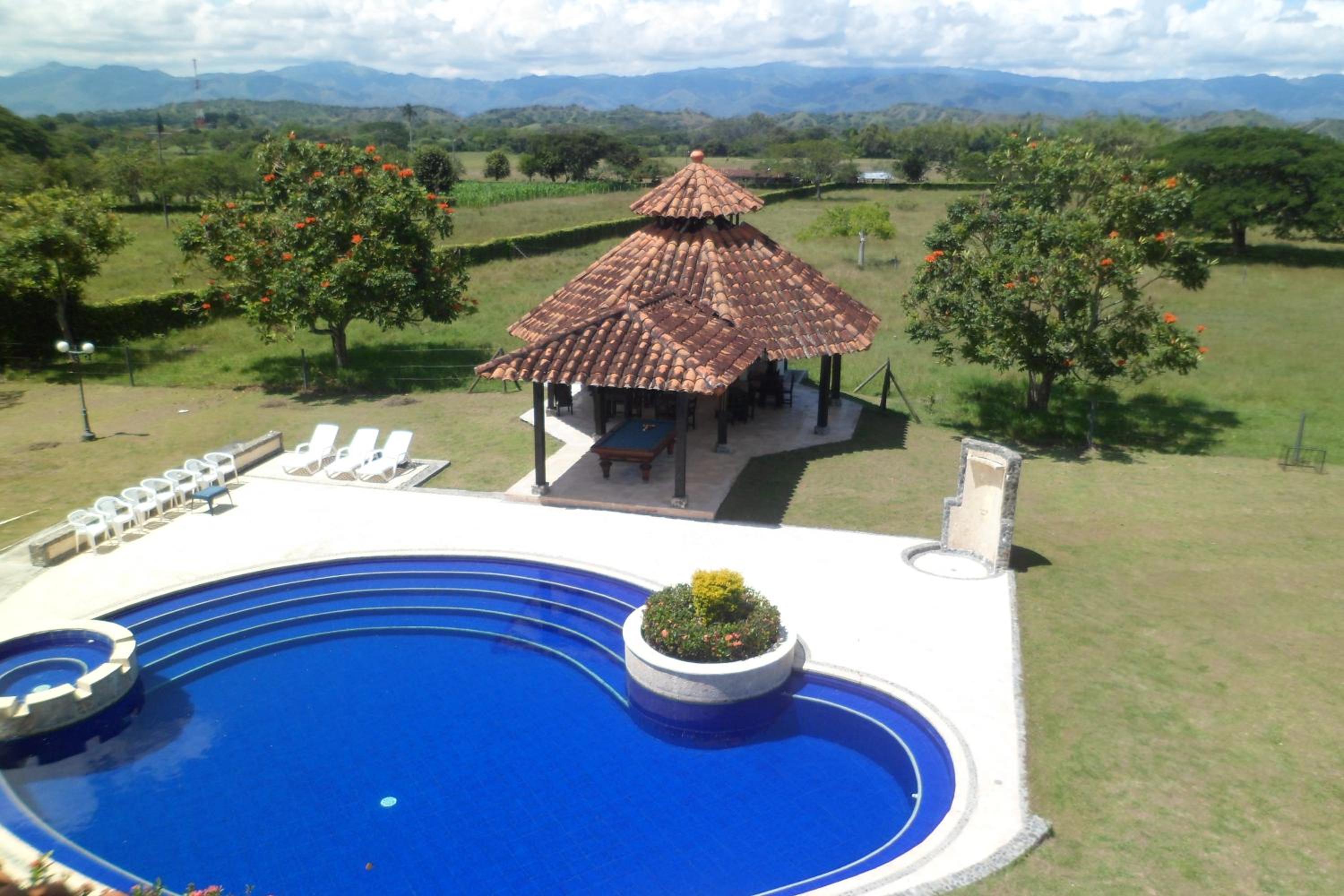 CASA CAMPESTRE LA CAMPIÑA LA VICTORIA Valle del Cauca ESPACIO COMPLETO