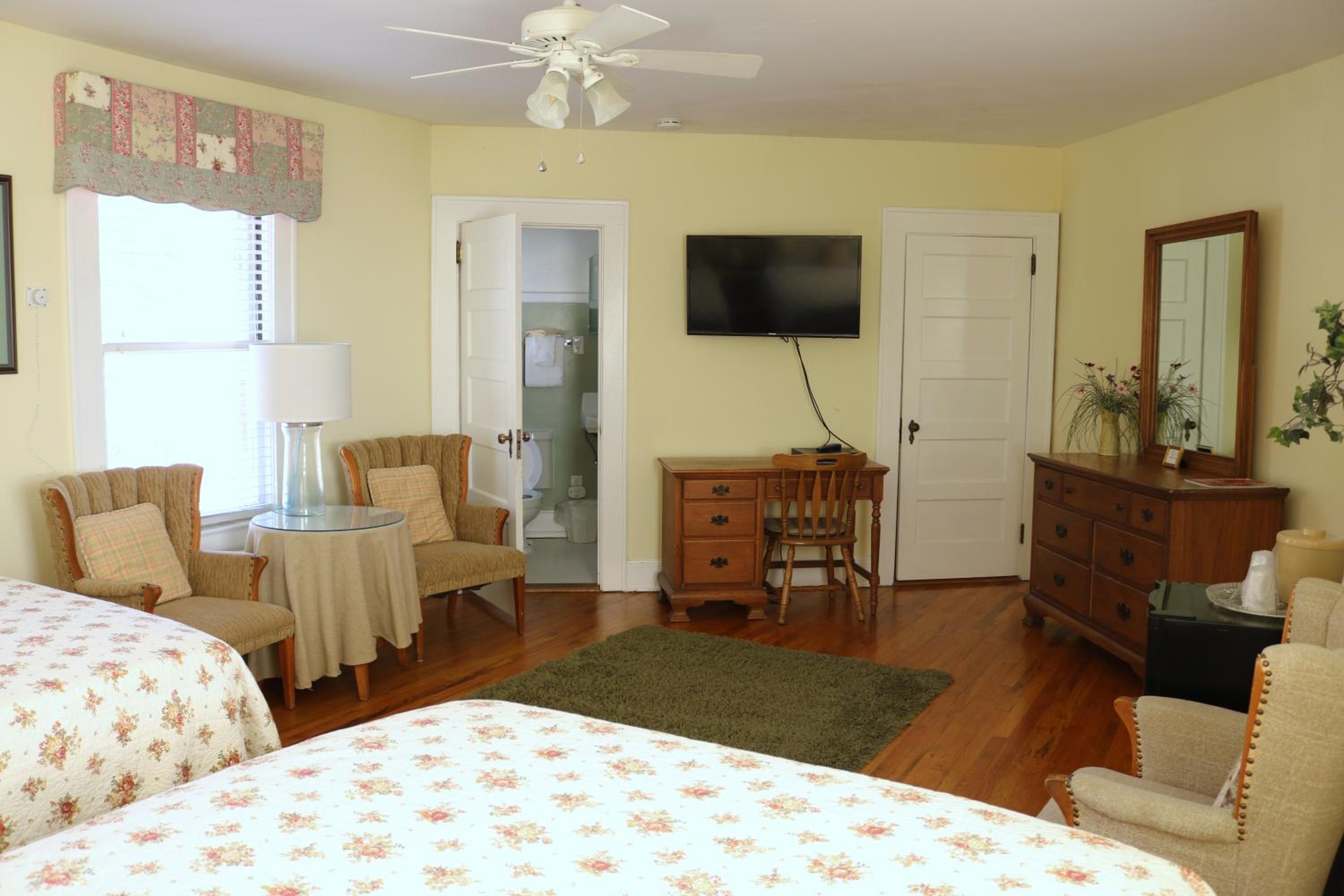 Echo Mountain Inn