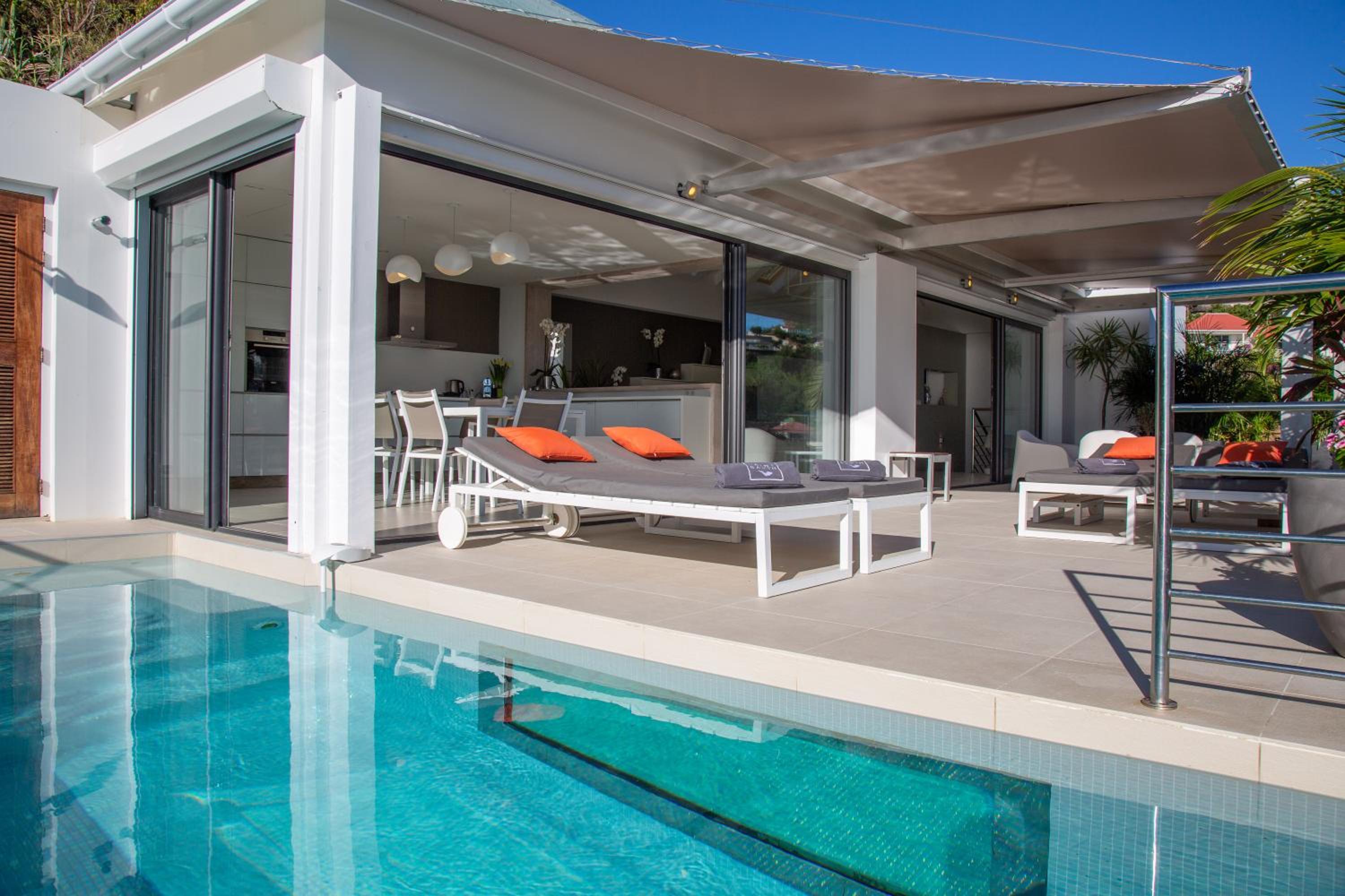 Villa AKA walking acces to beach