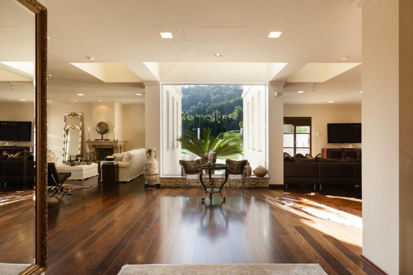Exclusive Villa Marnano - Split center view 2