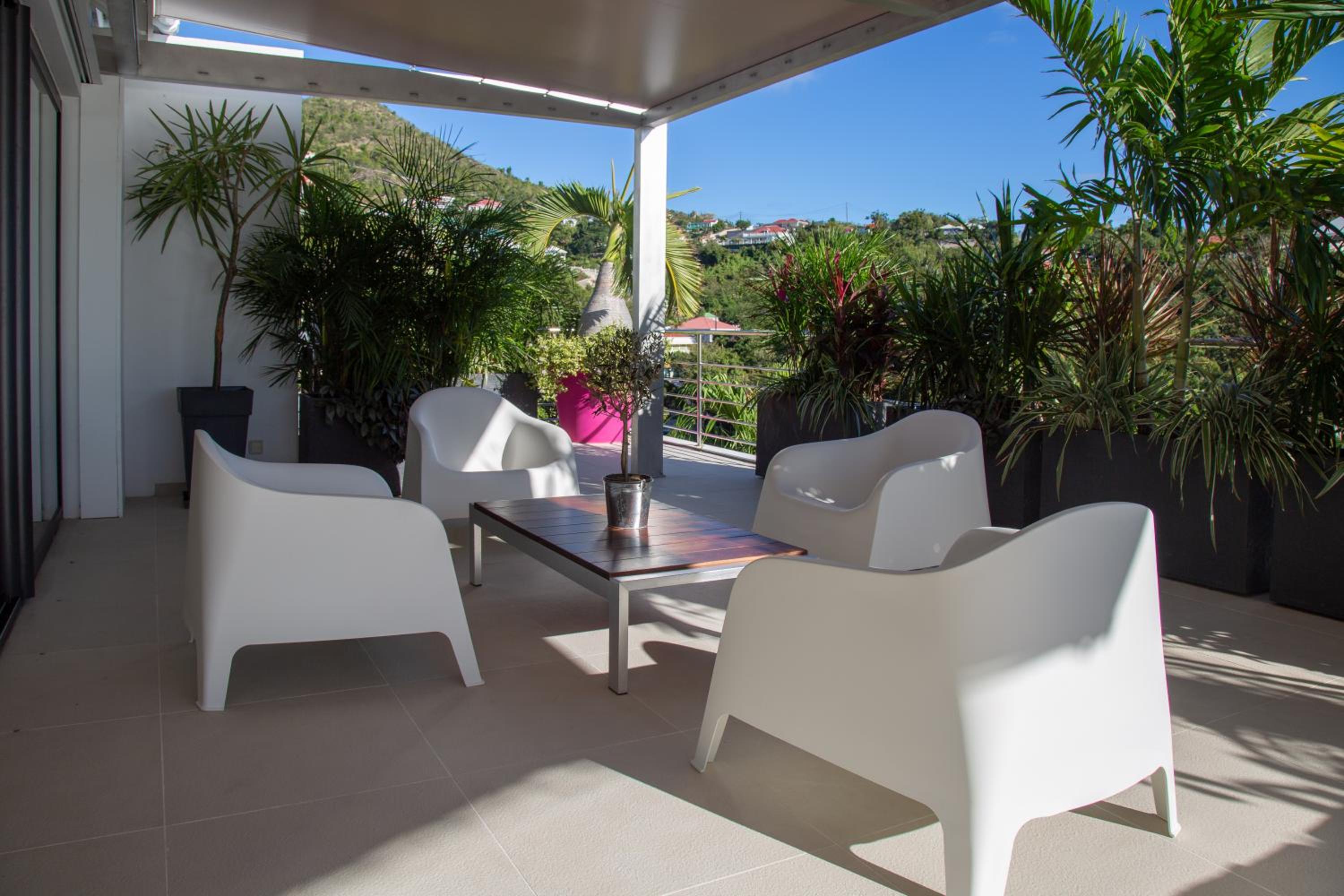Villa AKA walking acces to beach