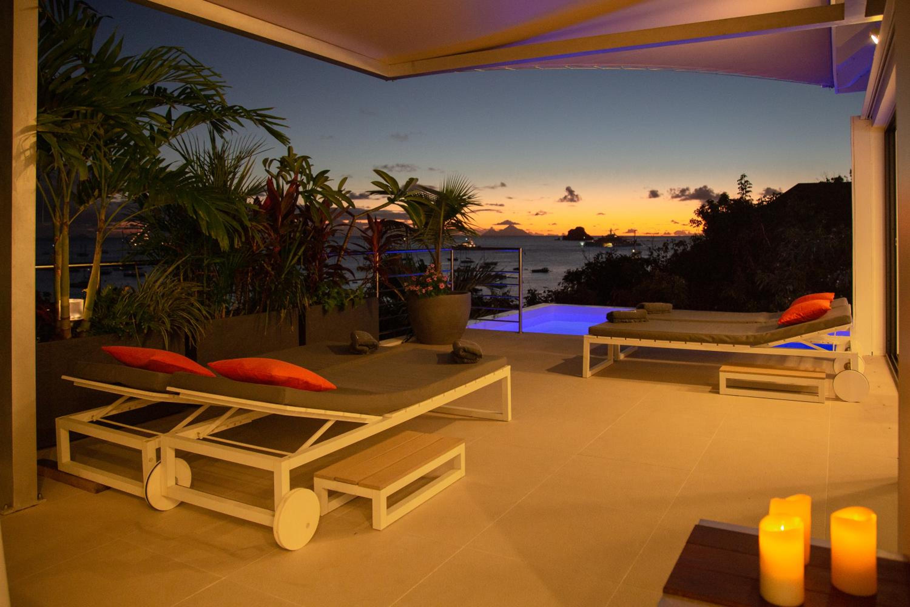 Villa AKA walking acces to beach