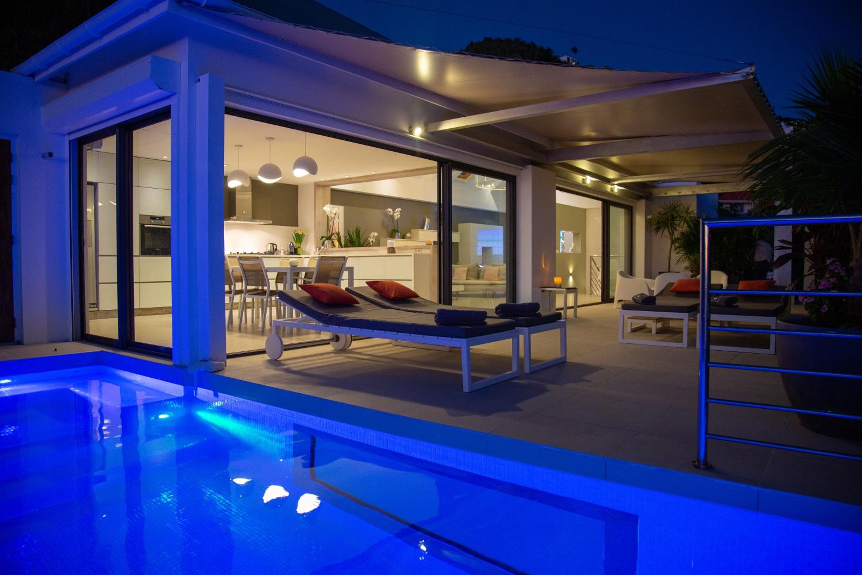Villa AKA walking acces to beach