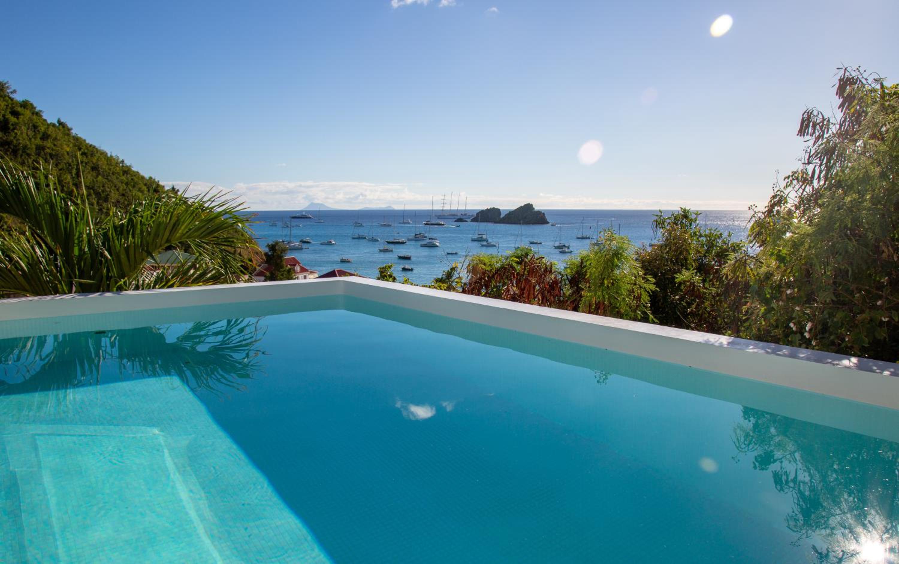 Villa AKA walking acces to beach
