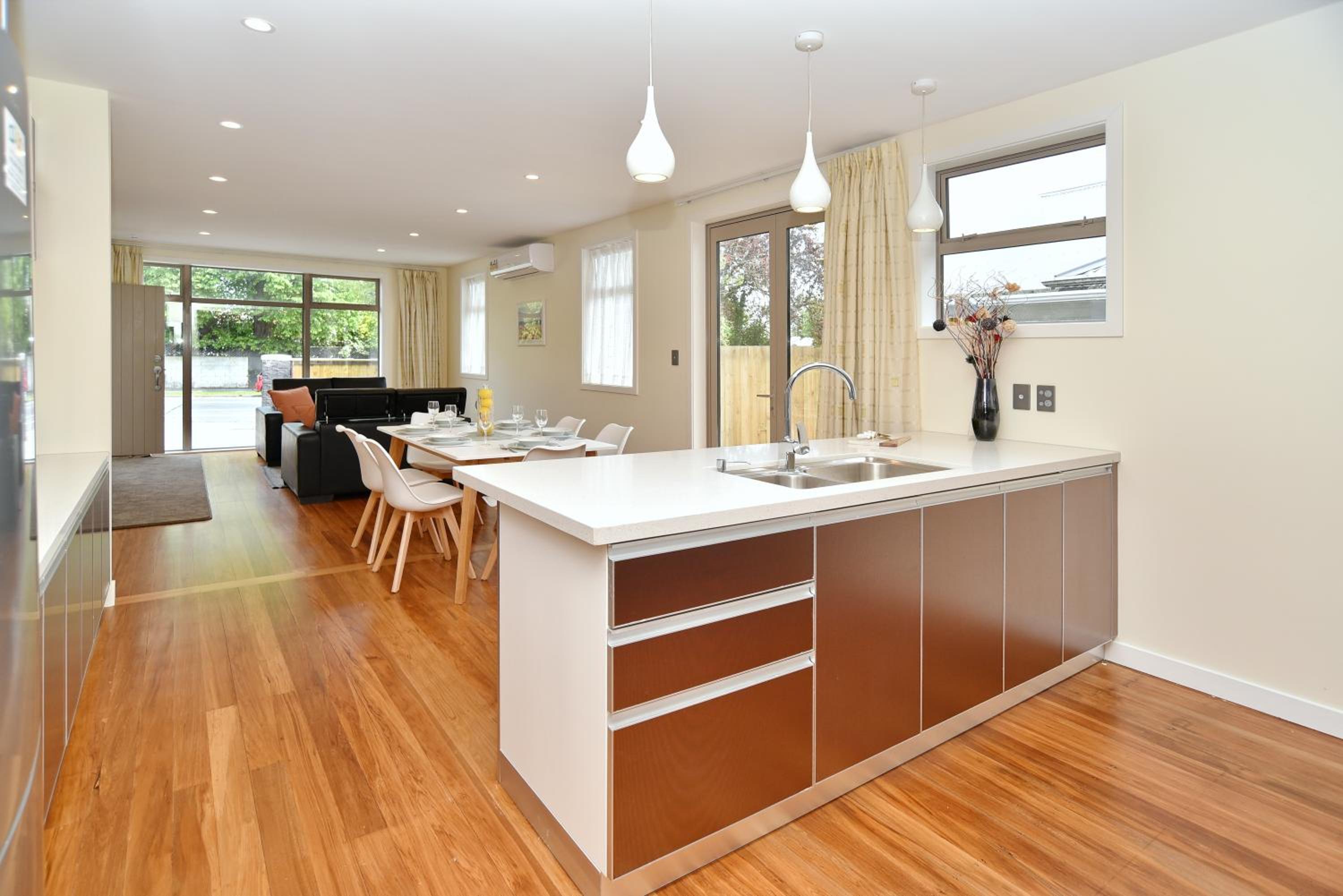 Clyde 106 - Christchurch Holiday Homes view 2