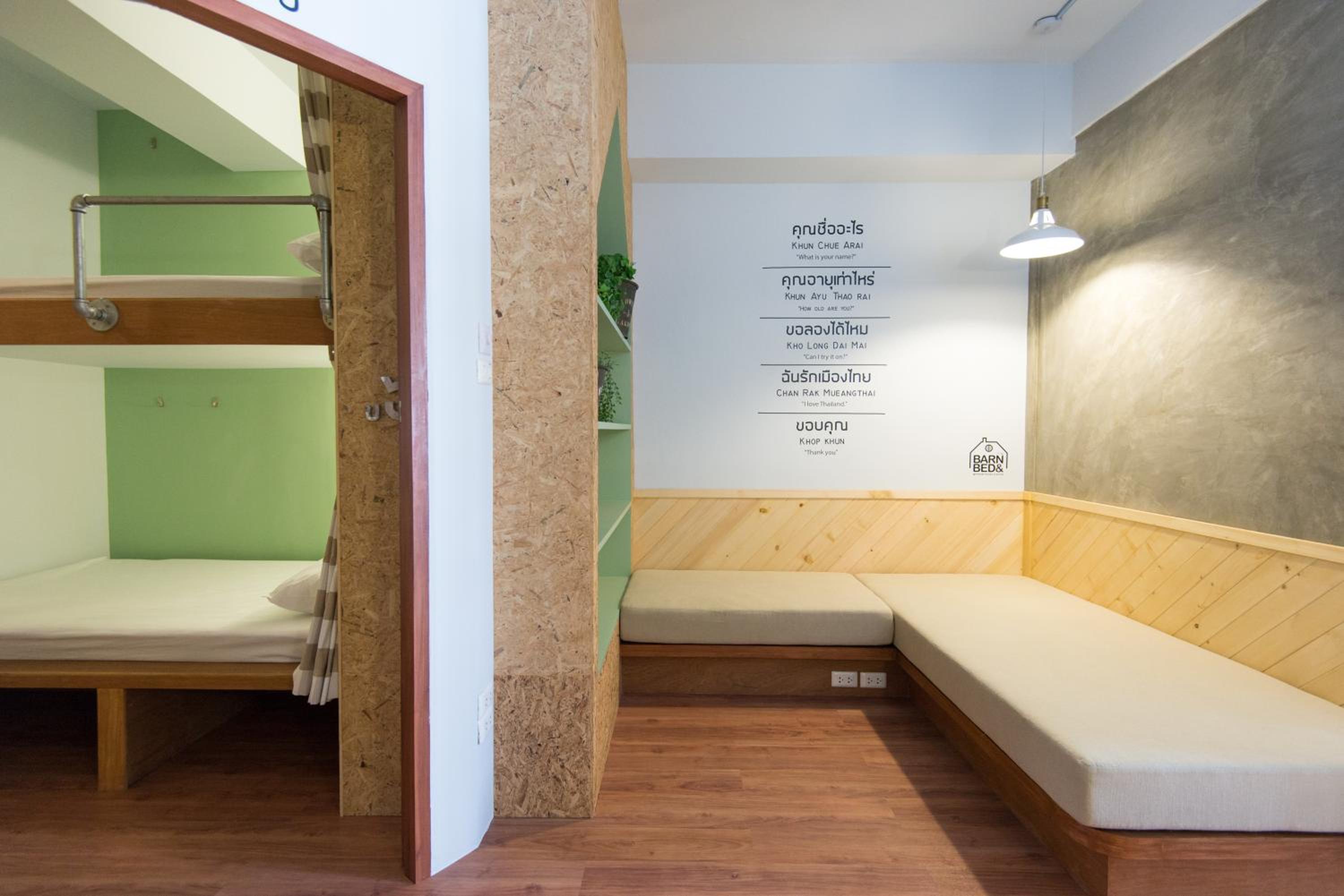Barn & Bed Hostel at BTS Phrom Phong
