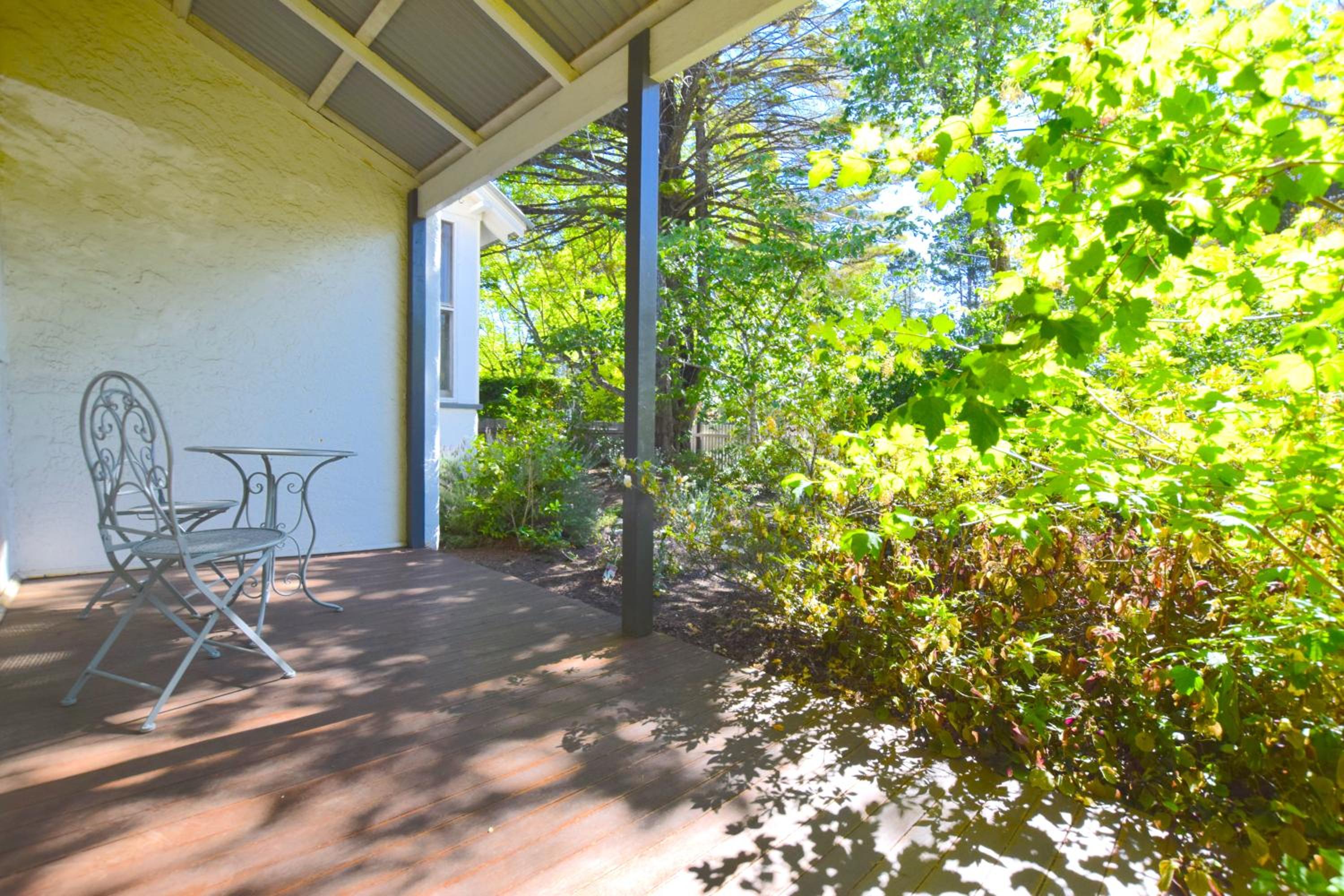 Mintie Cottage on Leura Mall