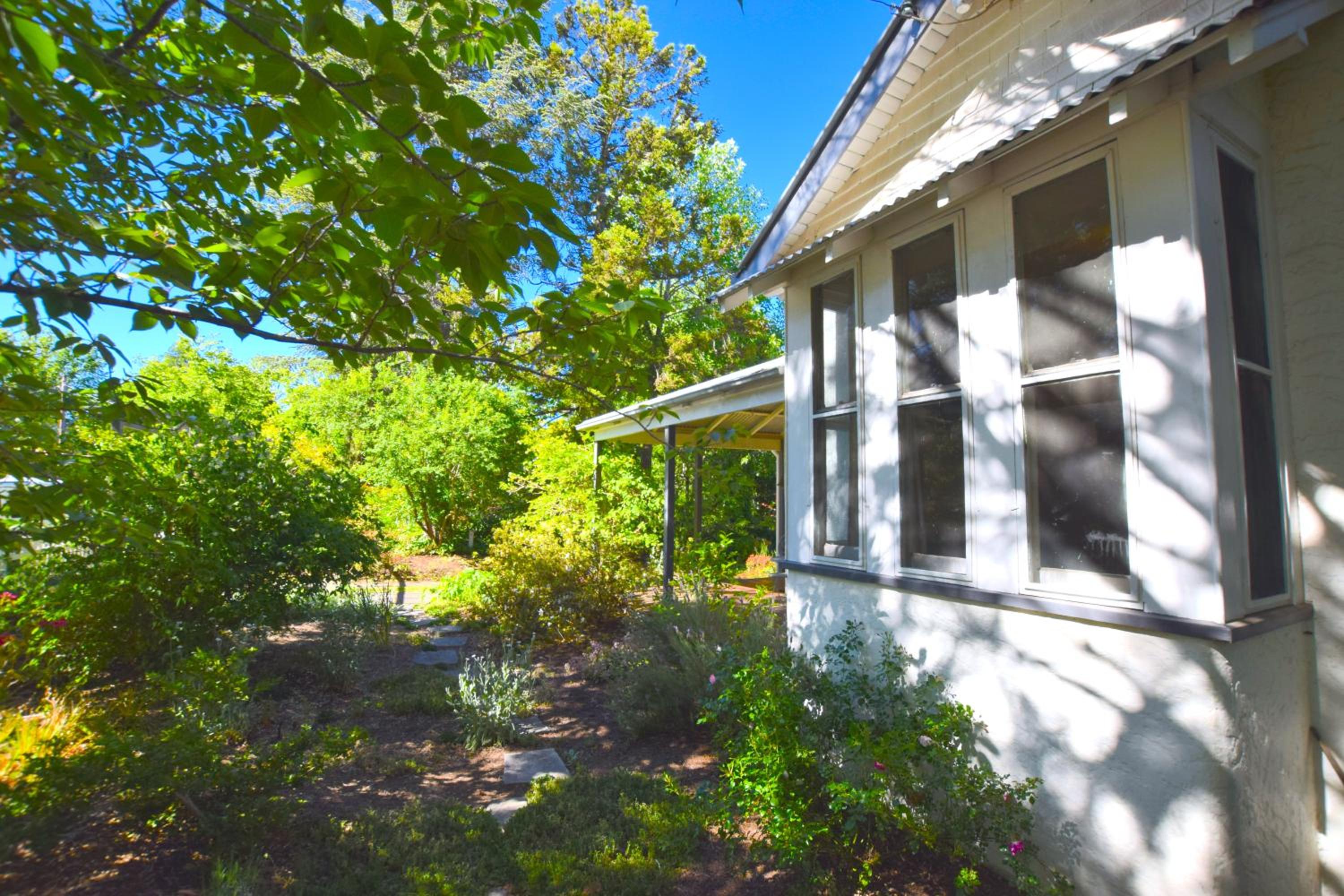 Mintie Cottage on Leura Mall