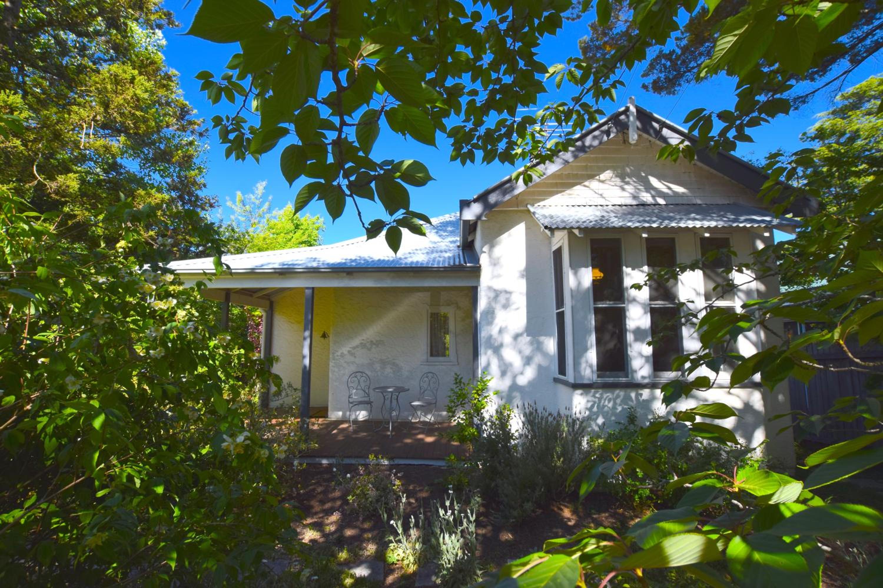 Mintie Cottage on Leura Mall