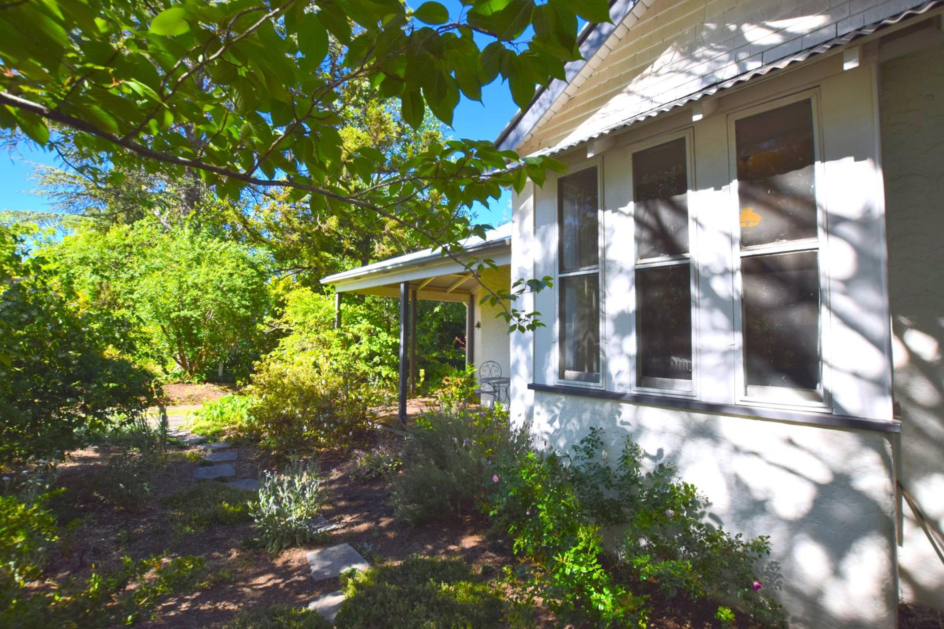 Mintie Cottage on Leura Mall