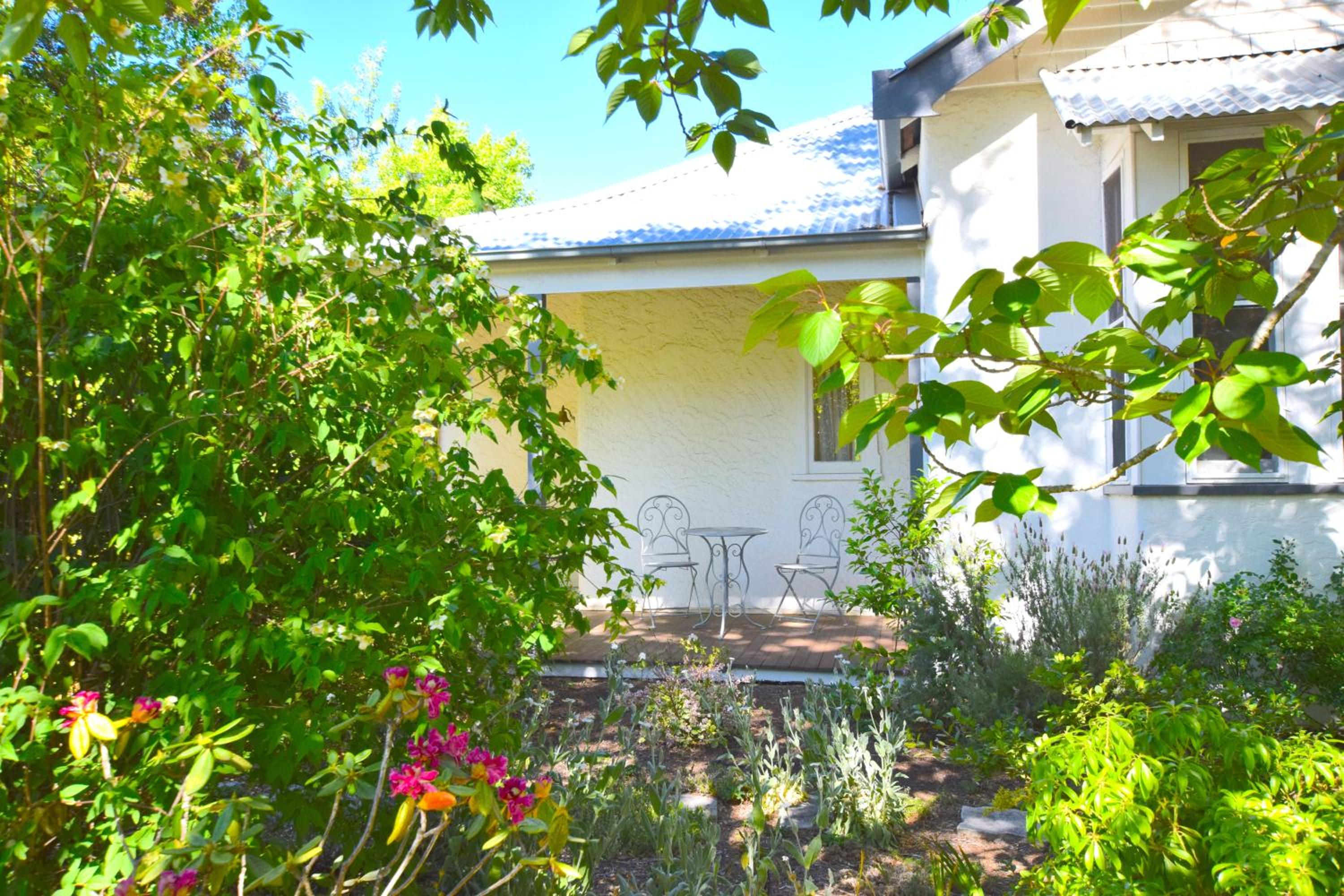 Mintie Cottage on Leura Mall