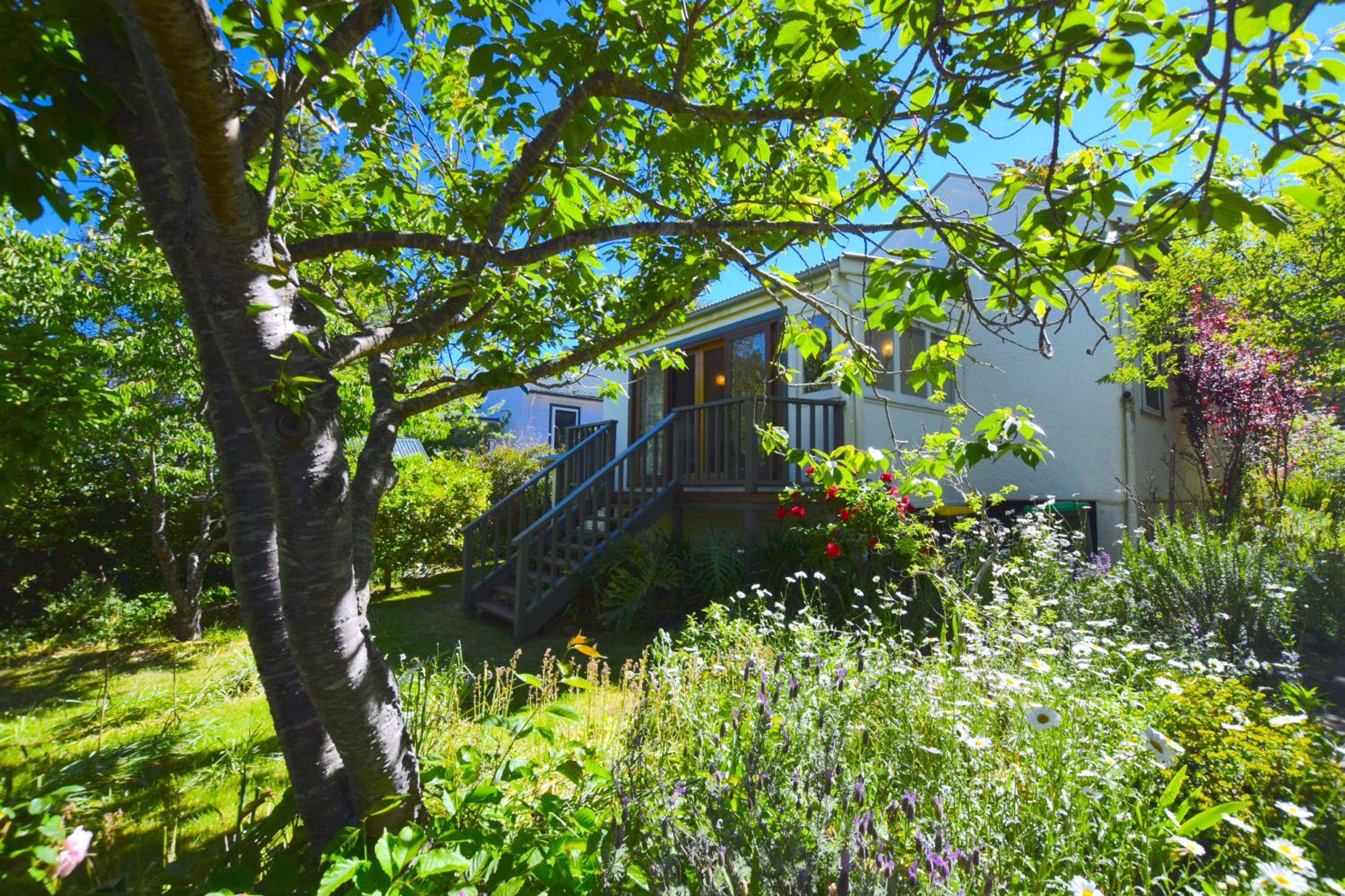 Mintie Cottage on Leura Mall