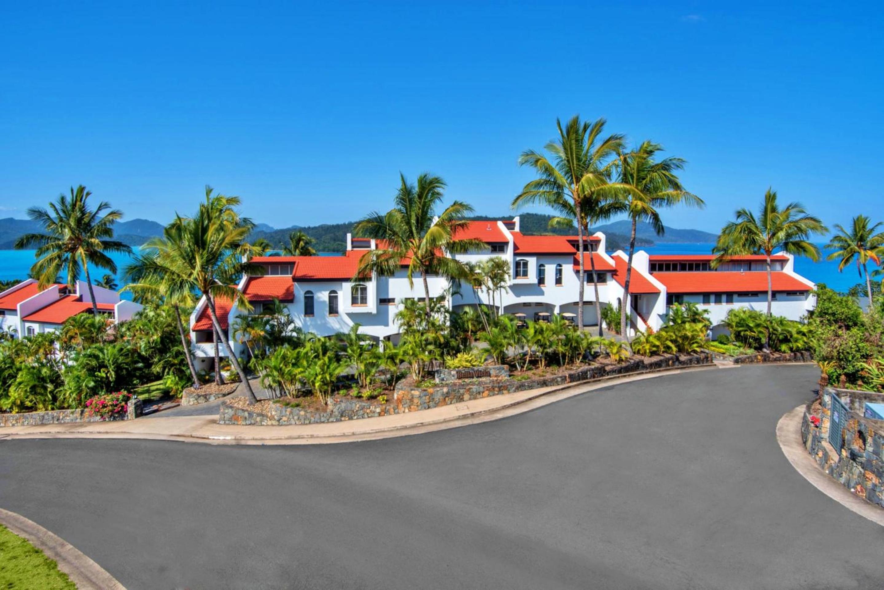 Hotel Bella Vista East 3 Luxury Ocean Views Large Flat Grassed Area And Buggy - Image 1