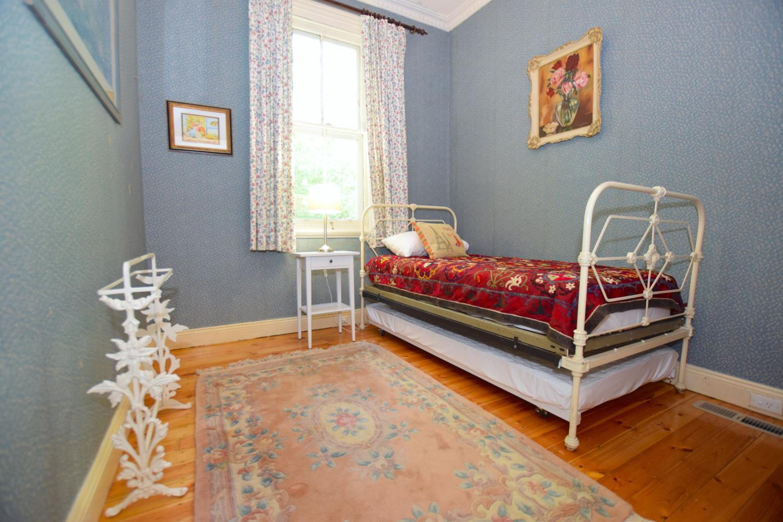 Mintie Cottage on Leura Mall