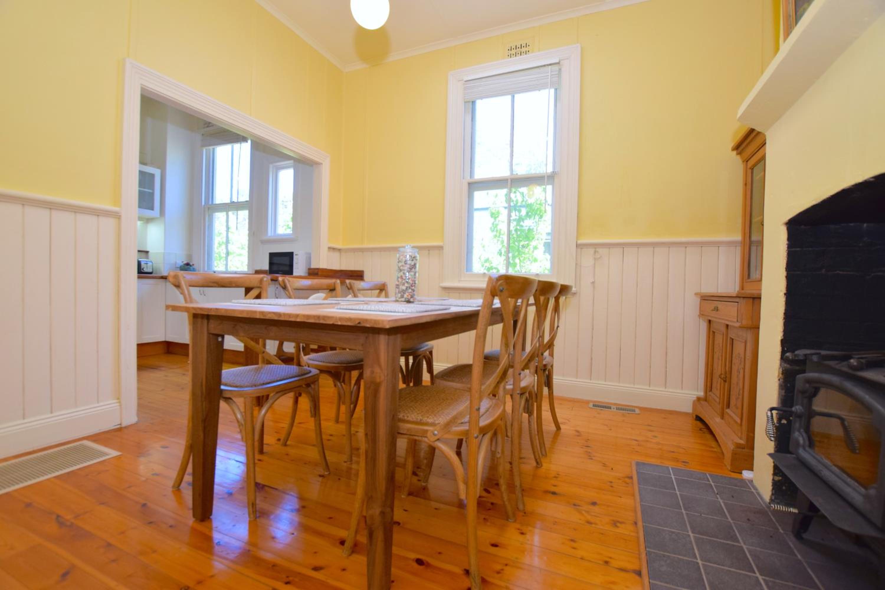 Mintie Cottage on Leura Mall