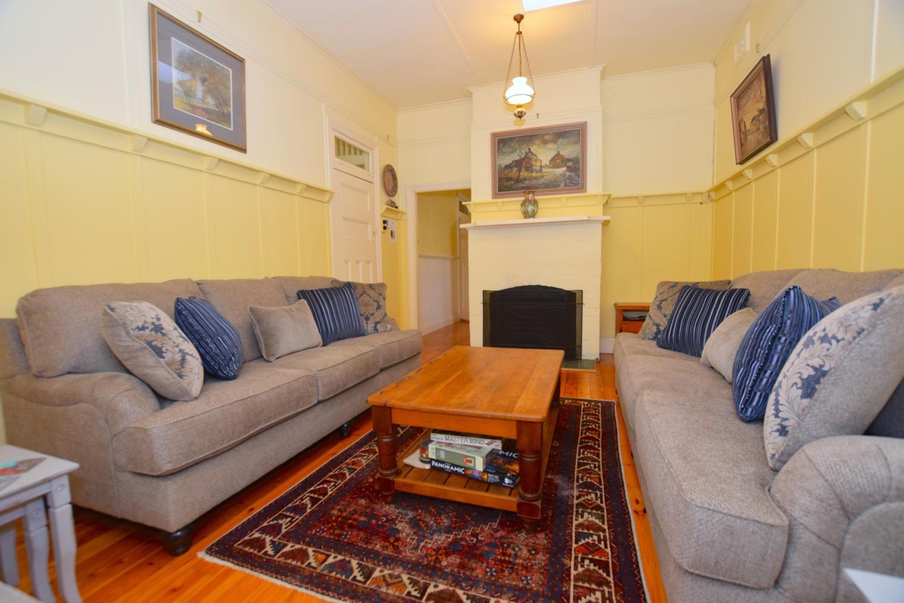 Mintie Cottage on Leura Mall
