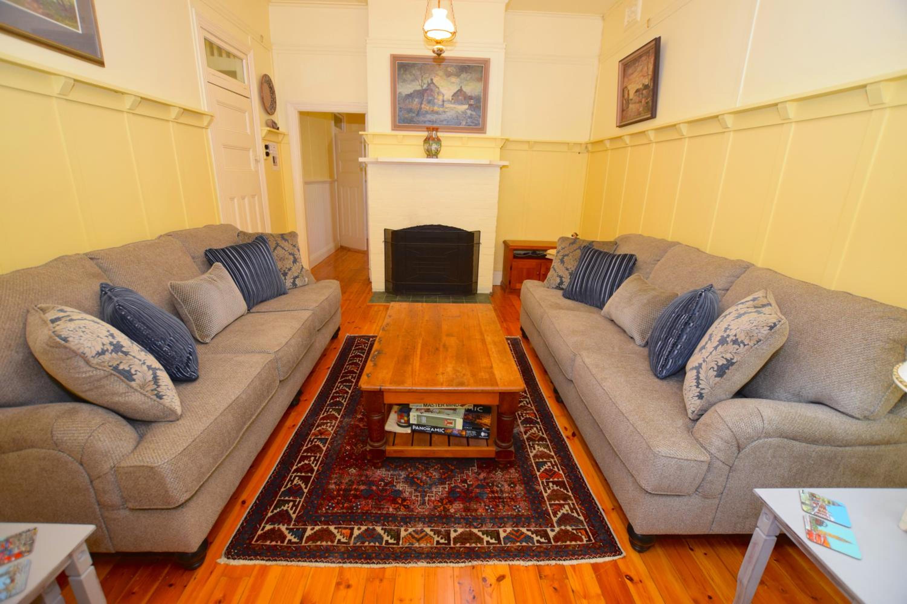 Mintie Cottage on Leura Mall