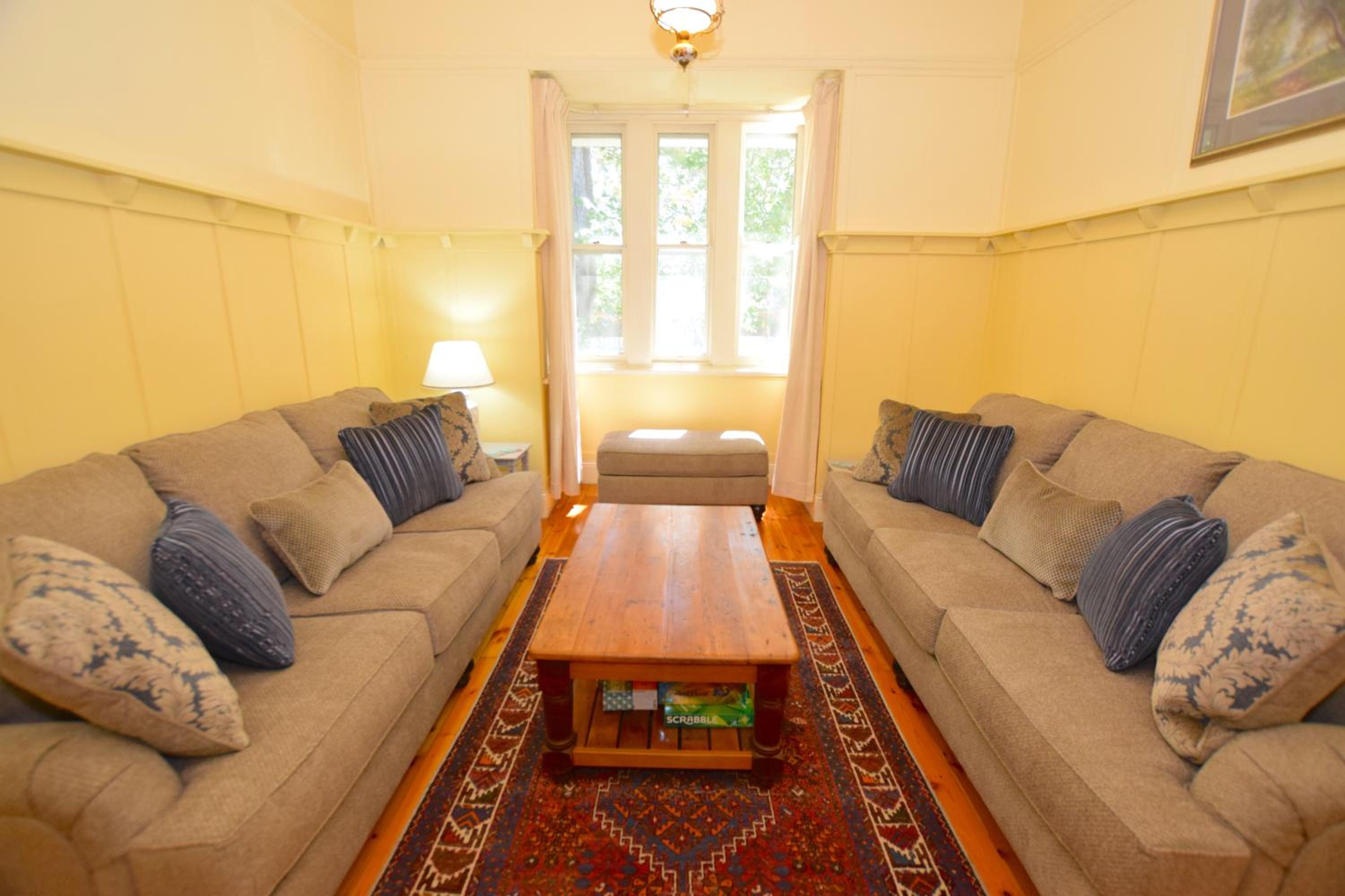 Mintie Cottage on Leura Mall