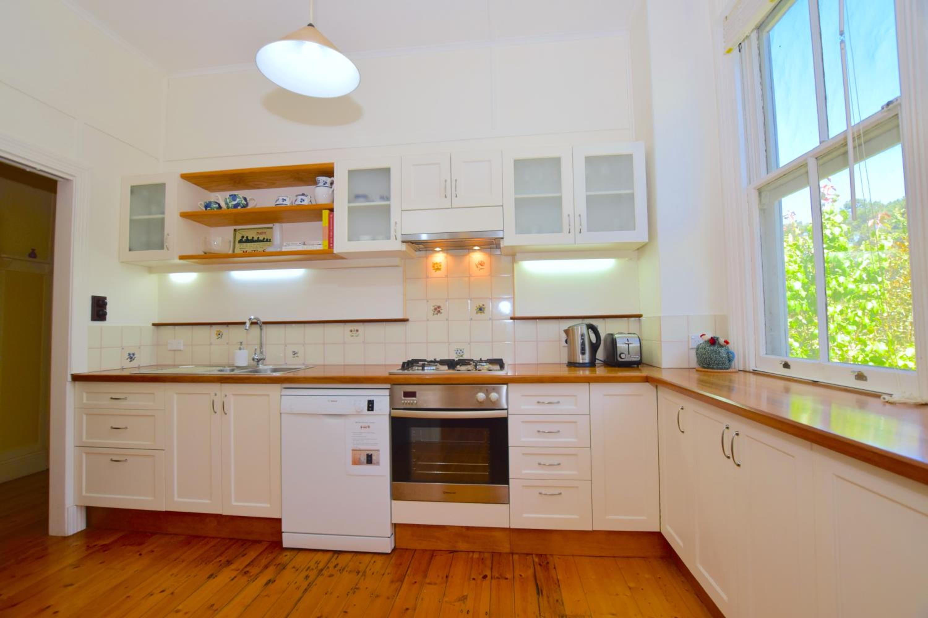 Mintie Cottage on Leura Mall