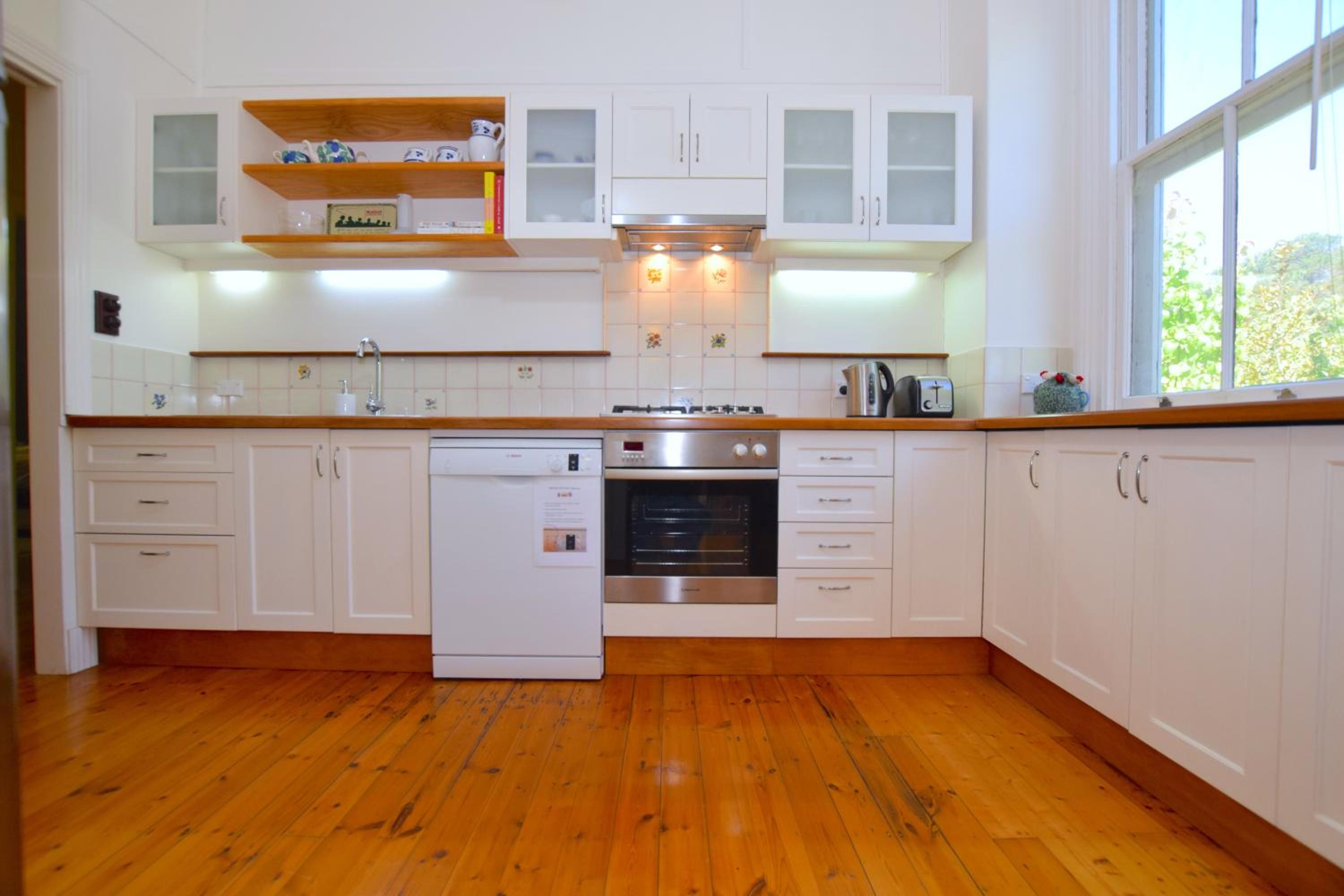 Mintie Cottage on Leura Mall