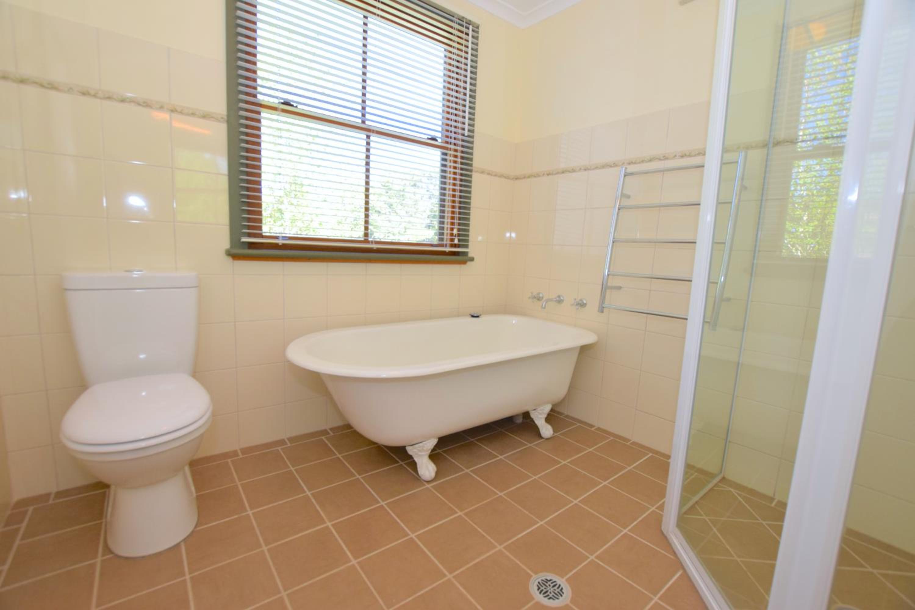 Mintie Cottage on Leura Mall