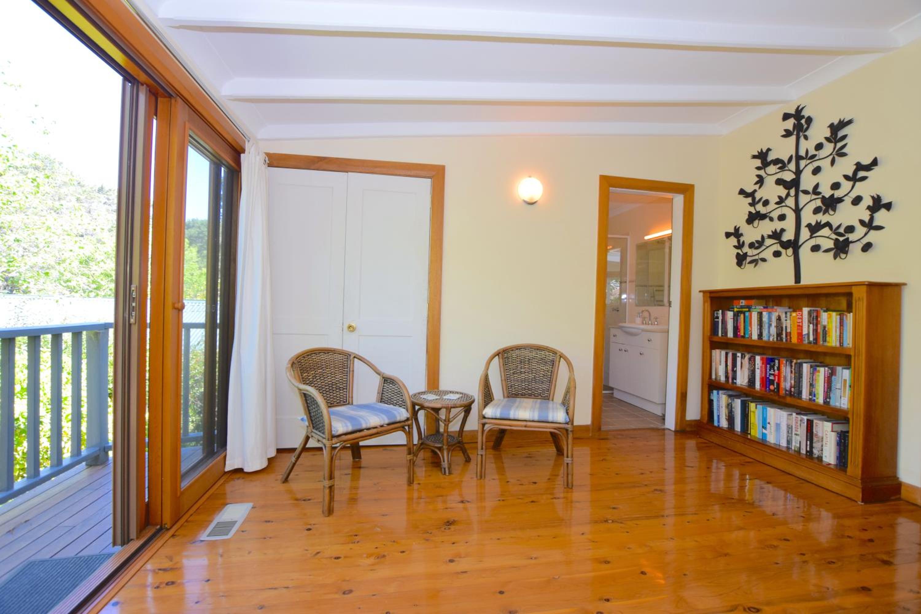 Mintie Cottage on Leura Mall