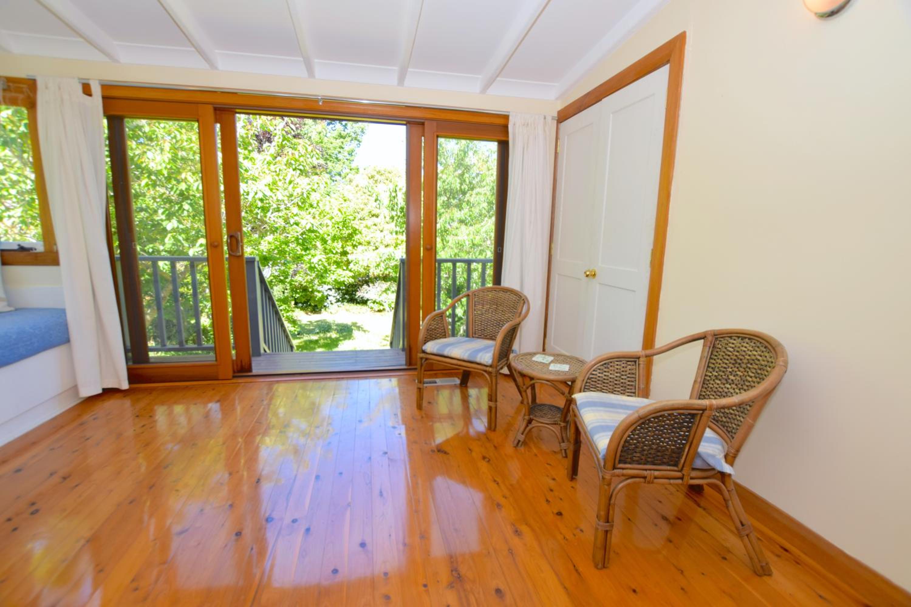 Mintie Cottage on Leura Mall