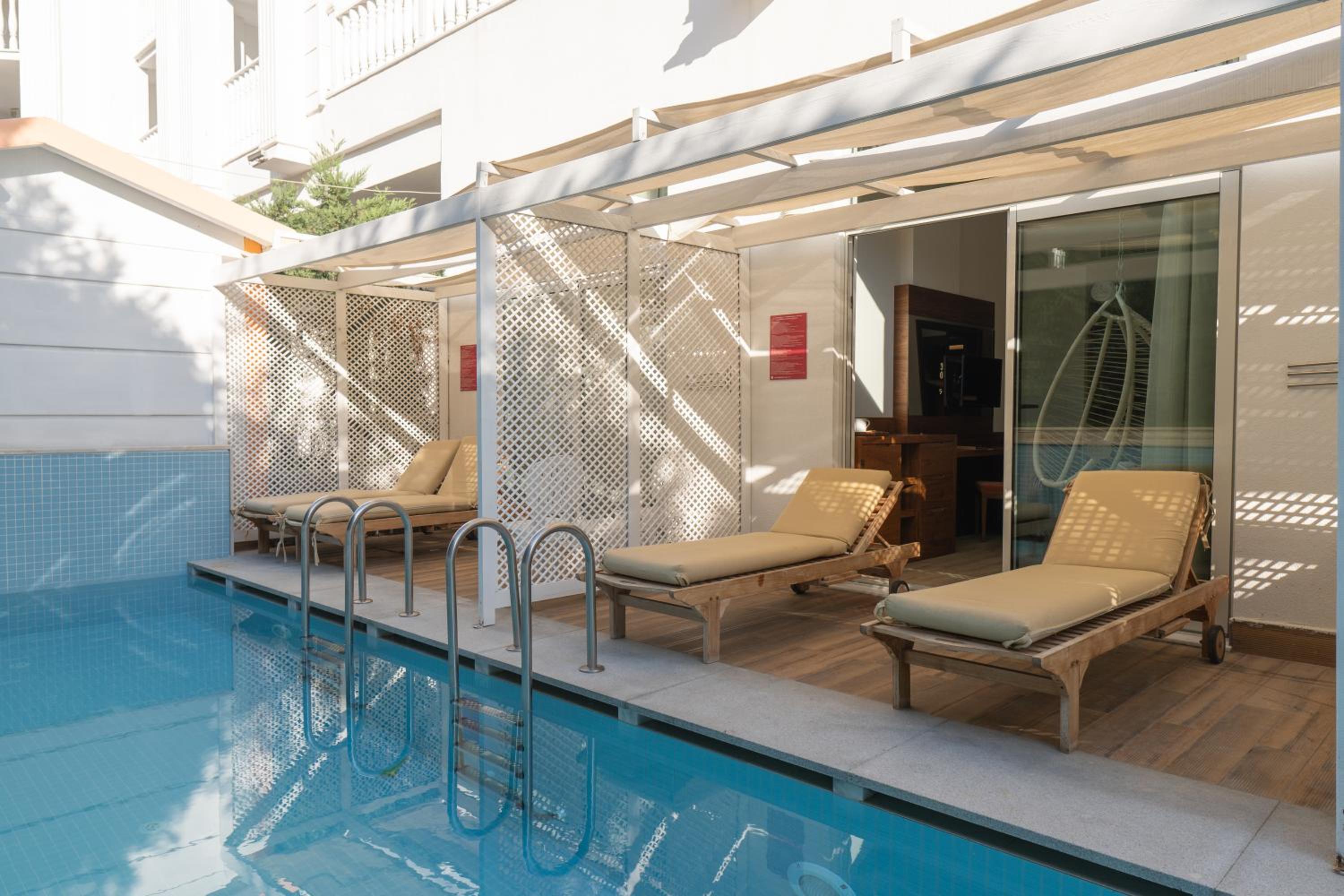 Side Royal Palace - Image 17