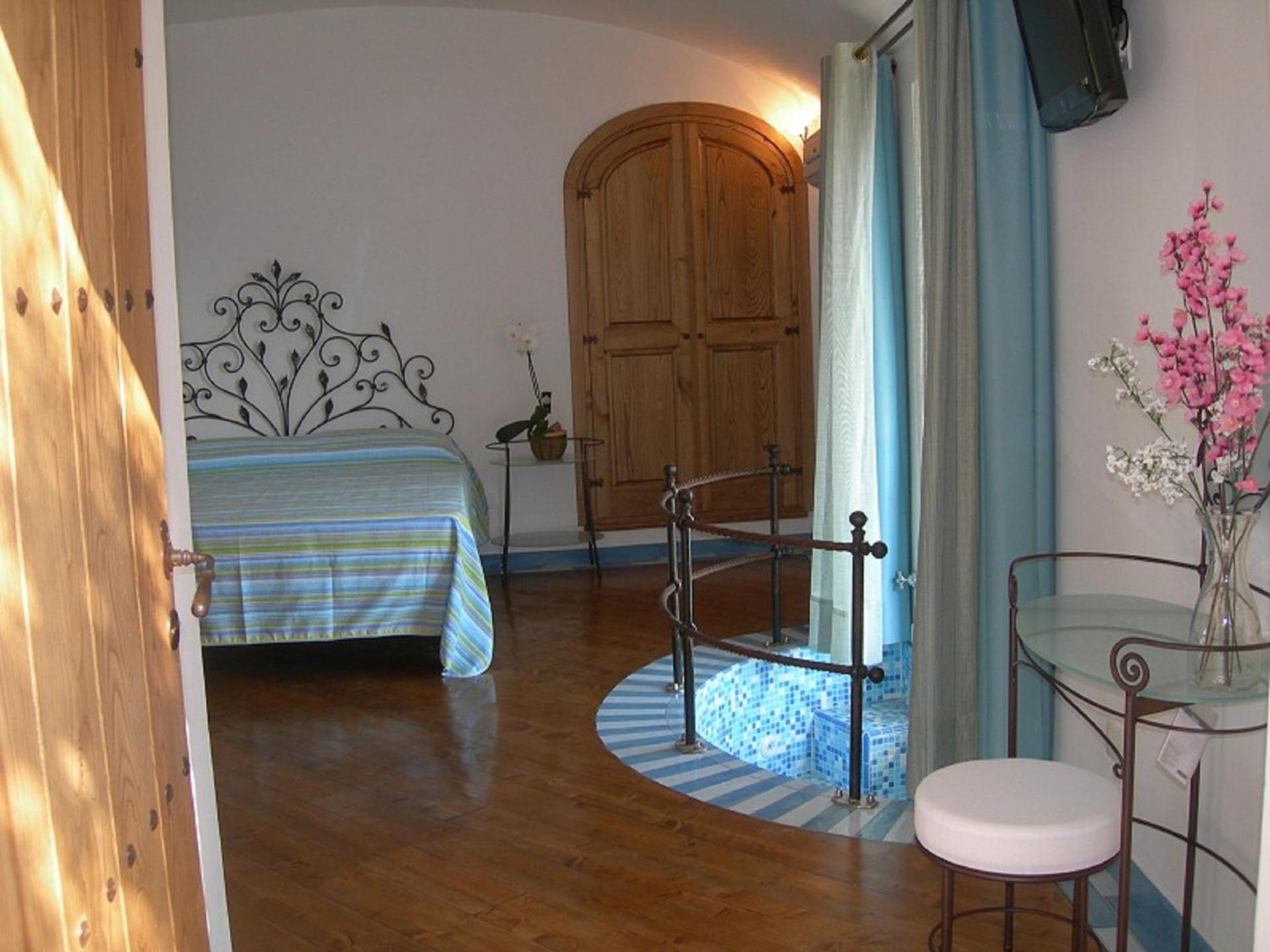 Photo 12